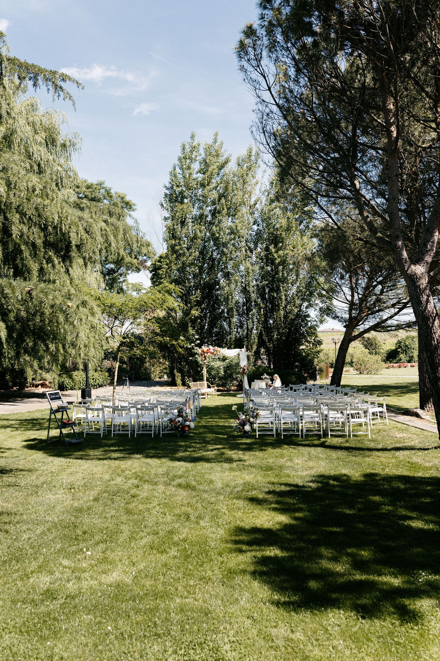 Cérémonie laïque 
Mariage élégant beaujolais 
Elaine Noailles, photographe éditoriale Annecy Oyonnax Genève Lyon