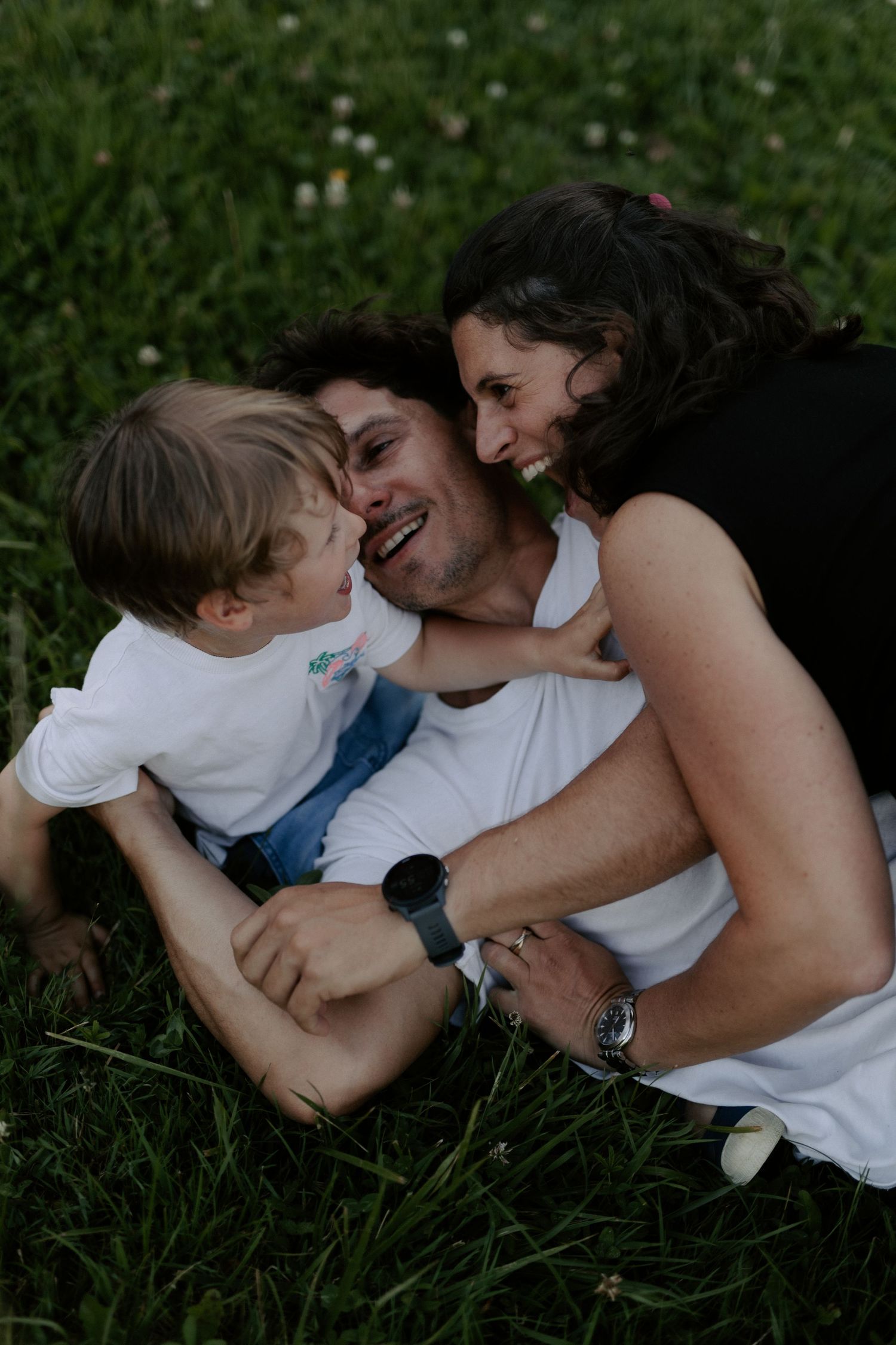 Photo de famille - 
Elaine Noailles, photographe éditoriale Annecy Oyonnax Genève Lyon
France et suisse