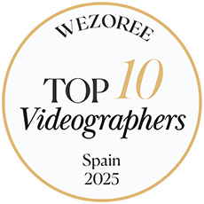 Gold and black circular badges showing Wezoree Top 10 Spain 2025 Videographers award.