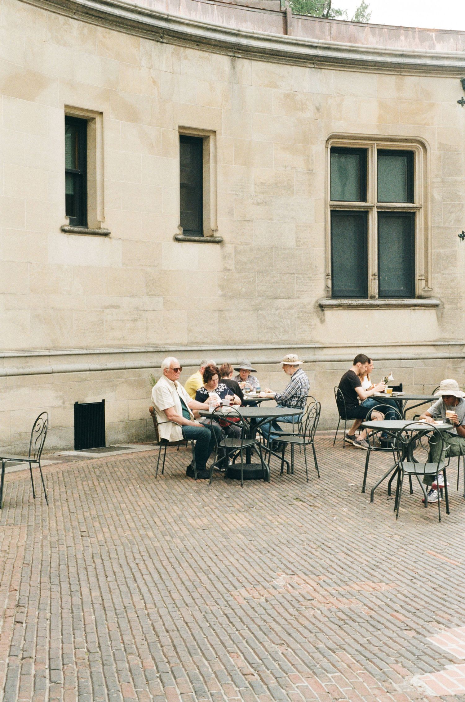 People eating at the Biltmore estate cafe during the summer time.