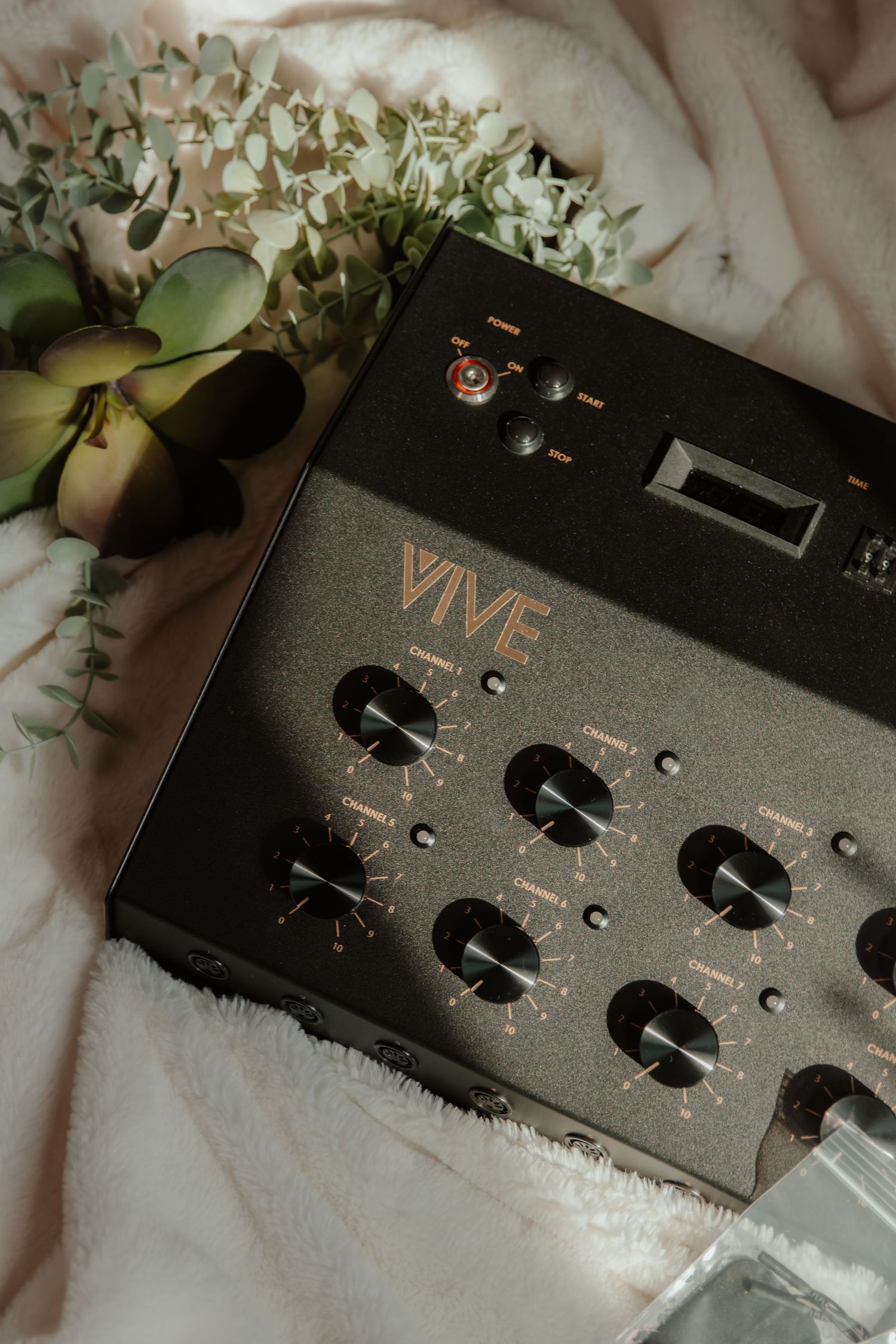 Vintage audio equipment with VIVE branding and multiple control knobs.