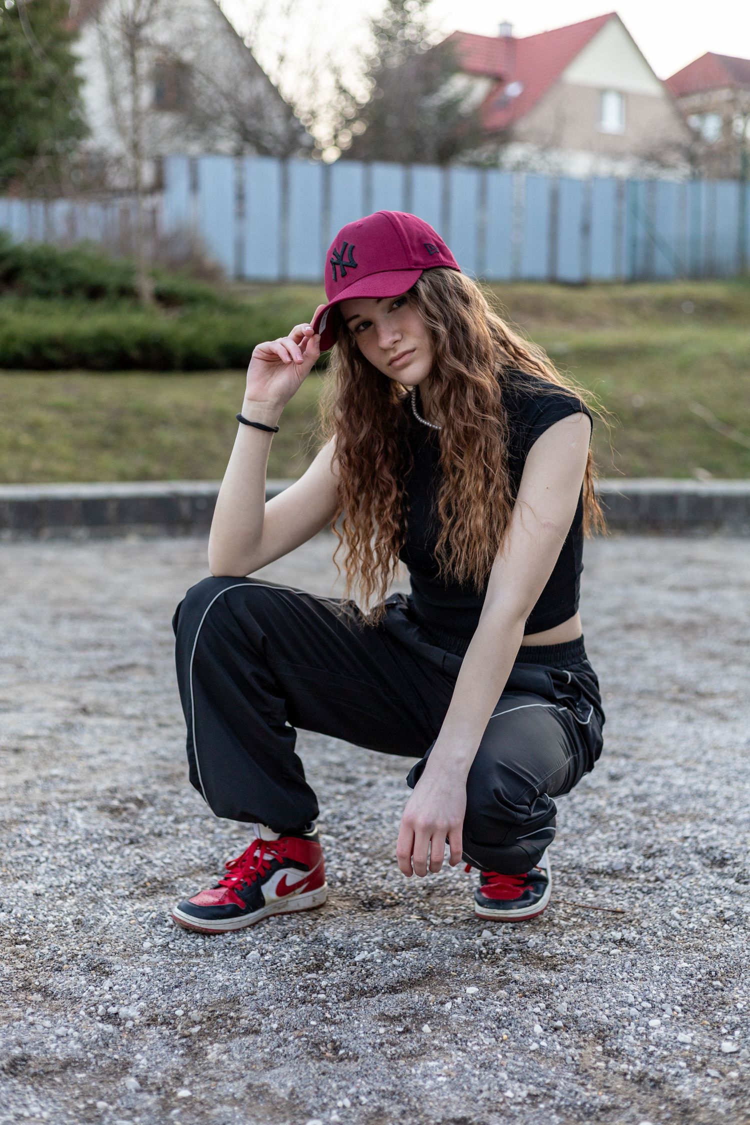 streetwear portrét v exteriéri
