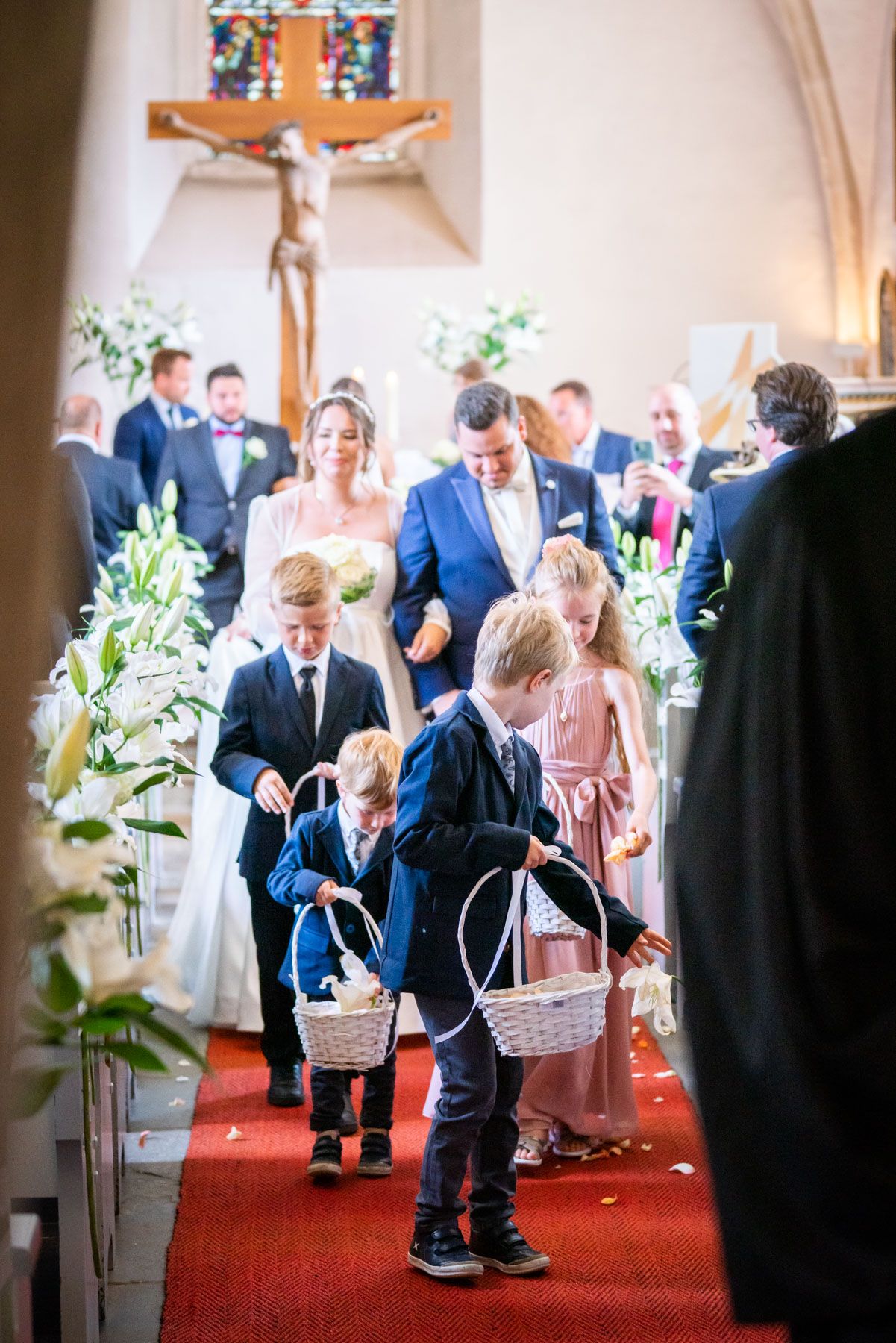Blumenkinder bei Hochzeit in der St. Marien Kirche bei Hannover