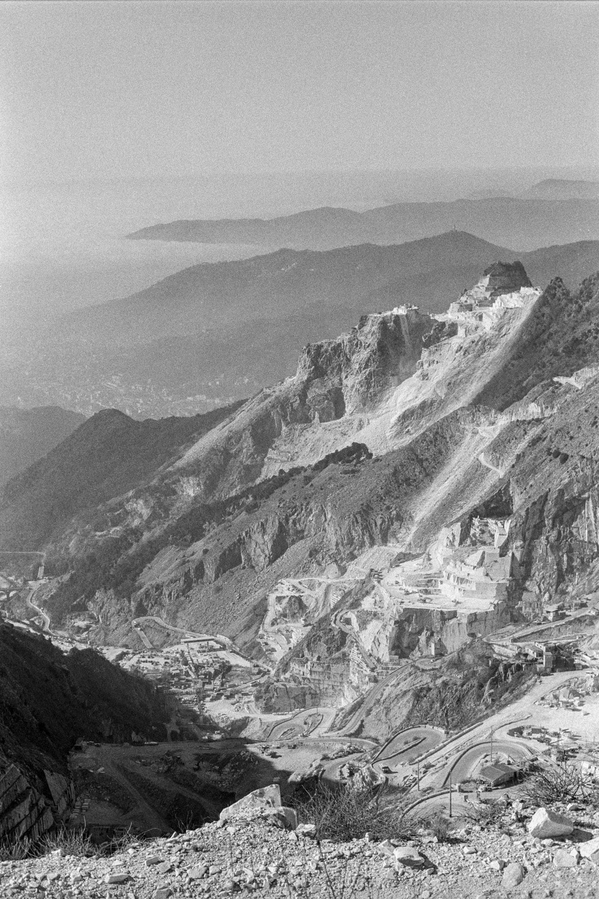 Übersicht des Frantiscritti Tals in den Apuatischen Alpen in Carrara, Europas größter Marmorabbauregion
