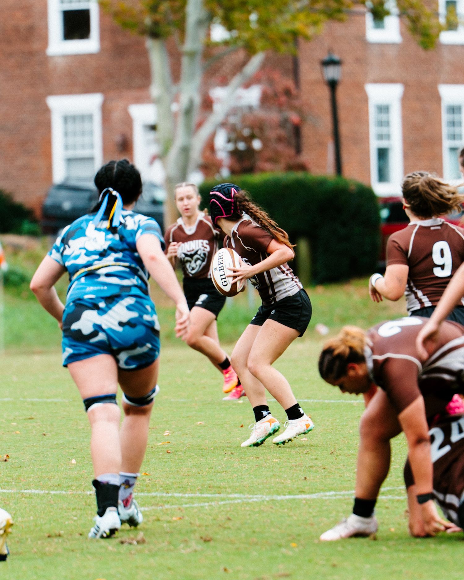 Bonnies Women's Rugby player, Alex Stander, pass out of traffic.