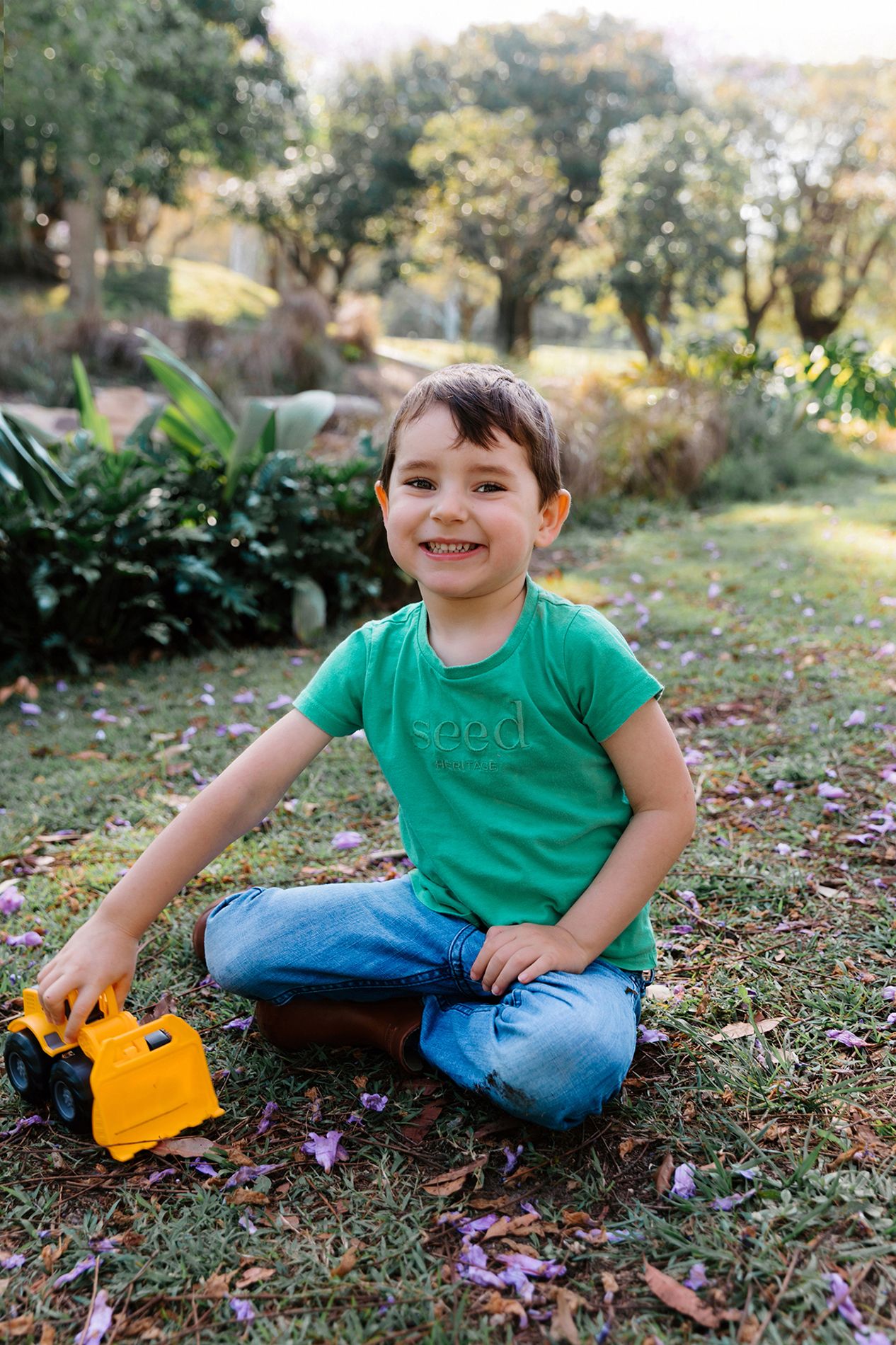 Family photographer, in Brisbane park.