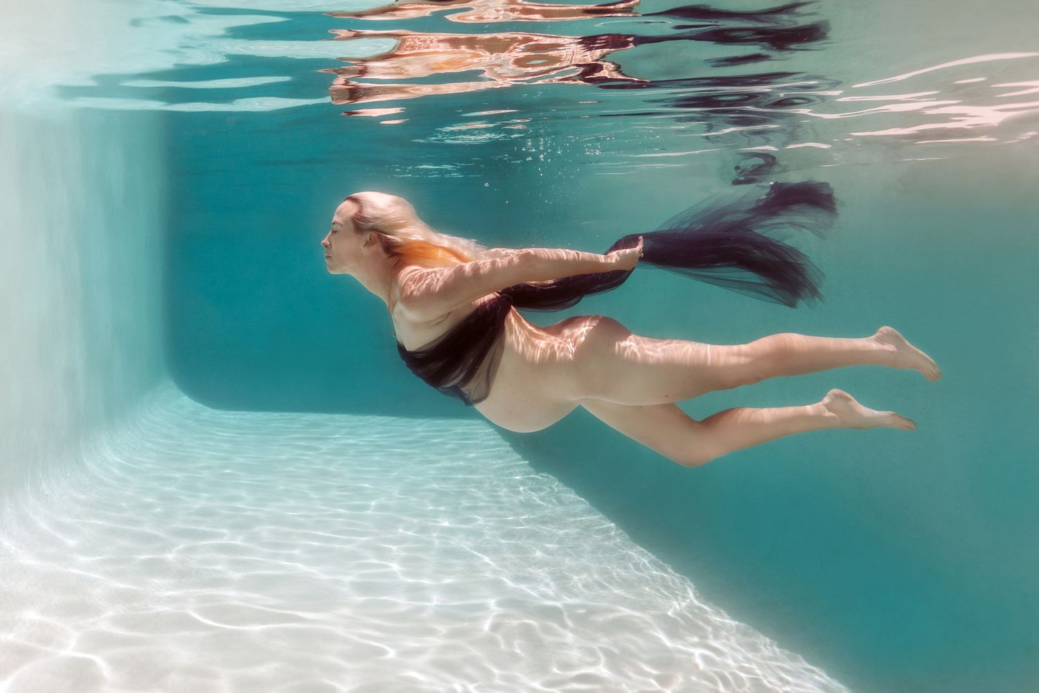 Artistic under water pregnancy portrait Brisbane.
