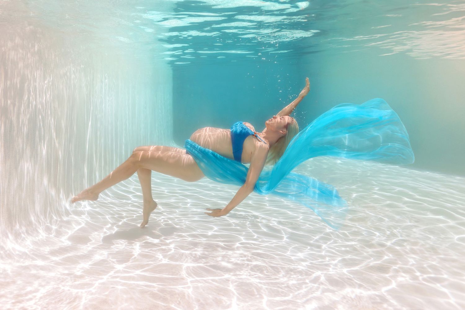 Brisbane underwater maternity photography