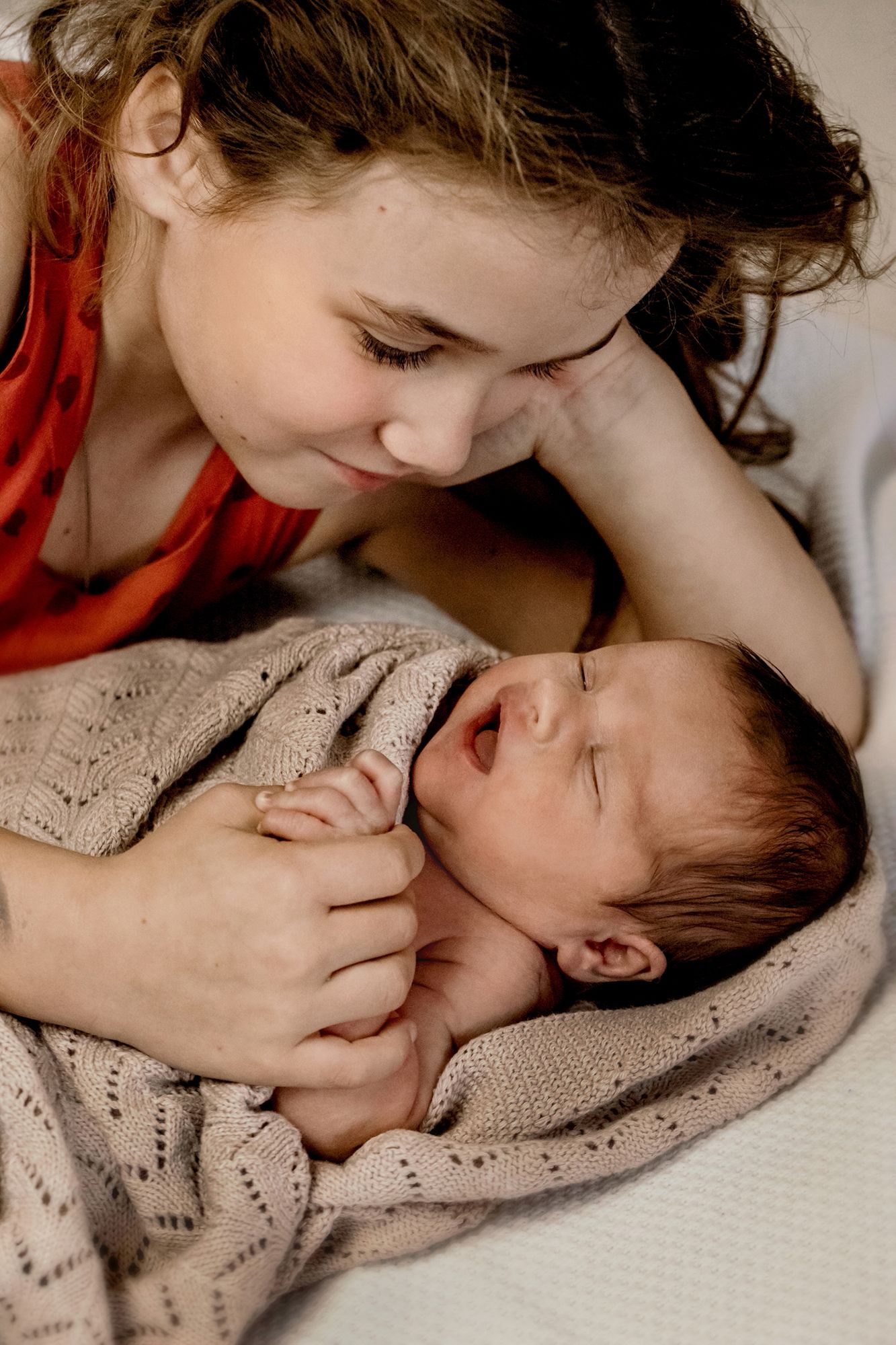 In-home newborn photography in Redlands area Wellington Point Cleveland Manly with older sister and baby.