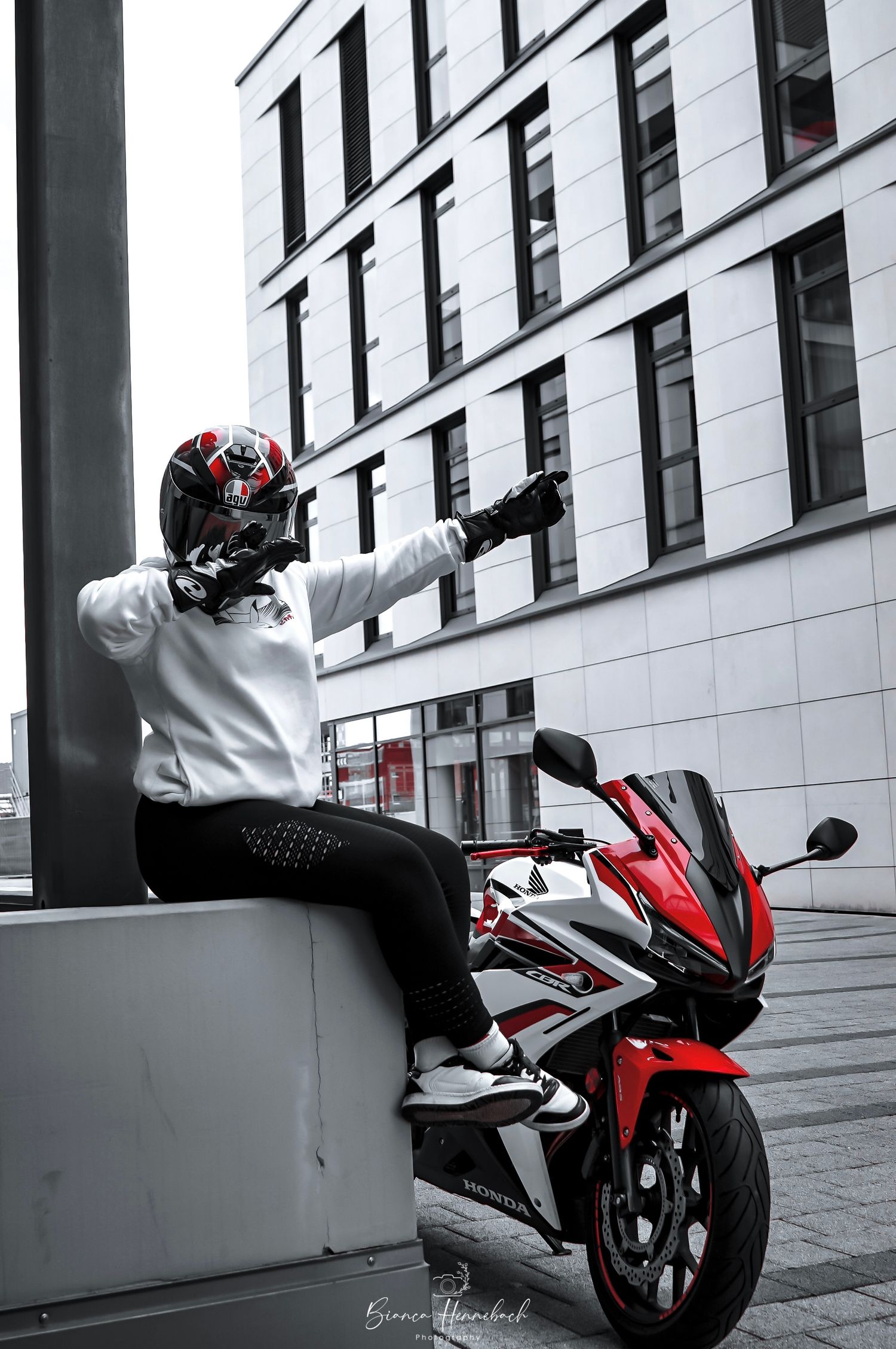 Sportbike Motorrad auf einer Landstraße in Stuttgart