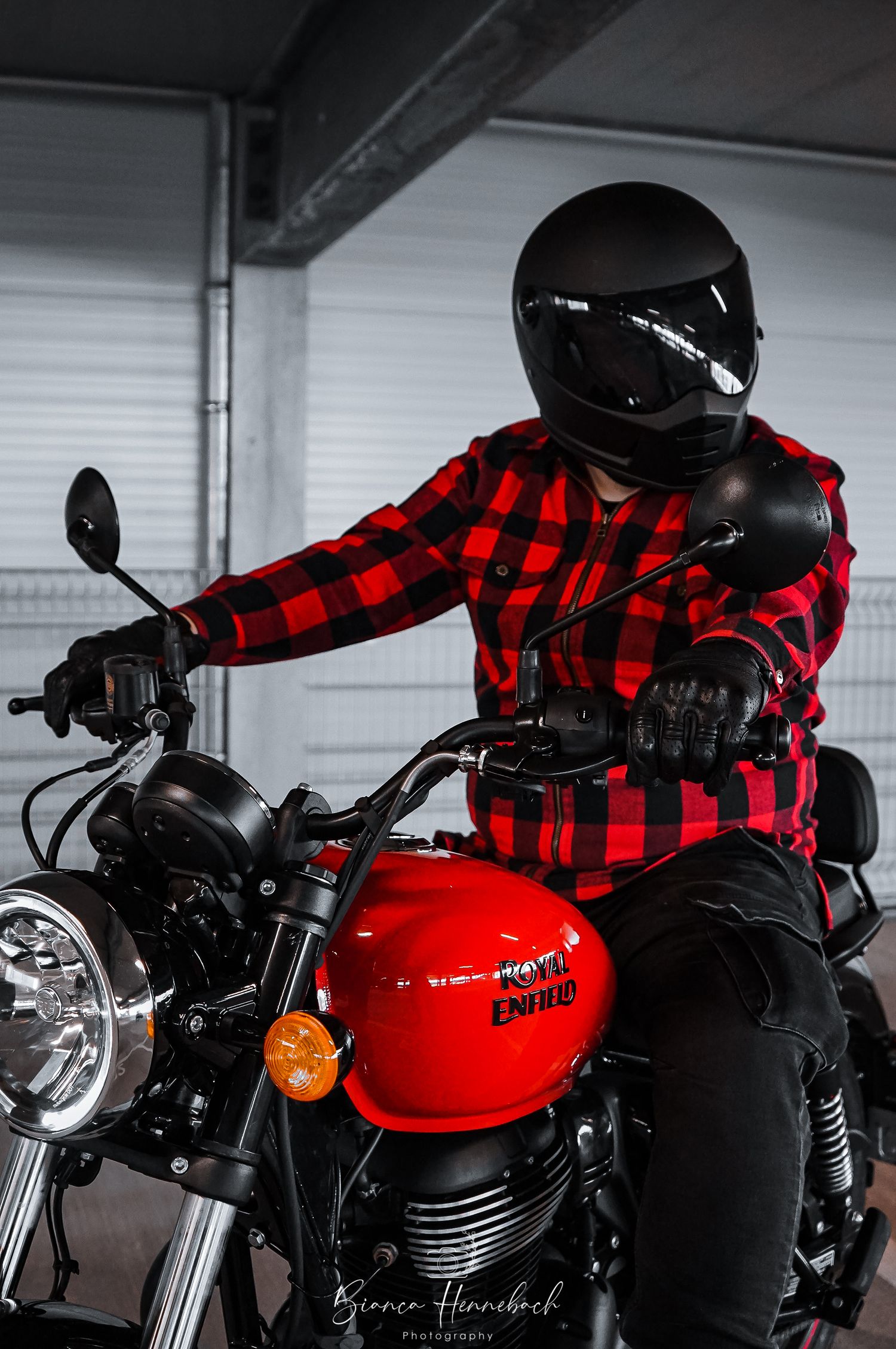 Sportbike Motorrad auf einer Landstraße in Stuttgart