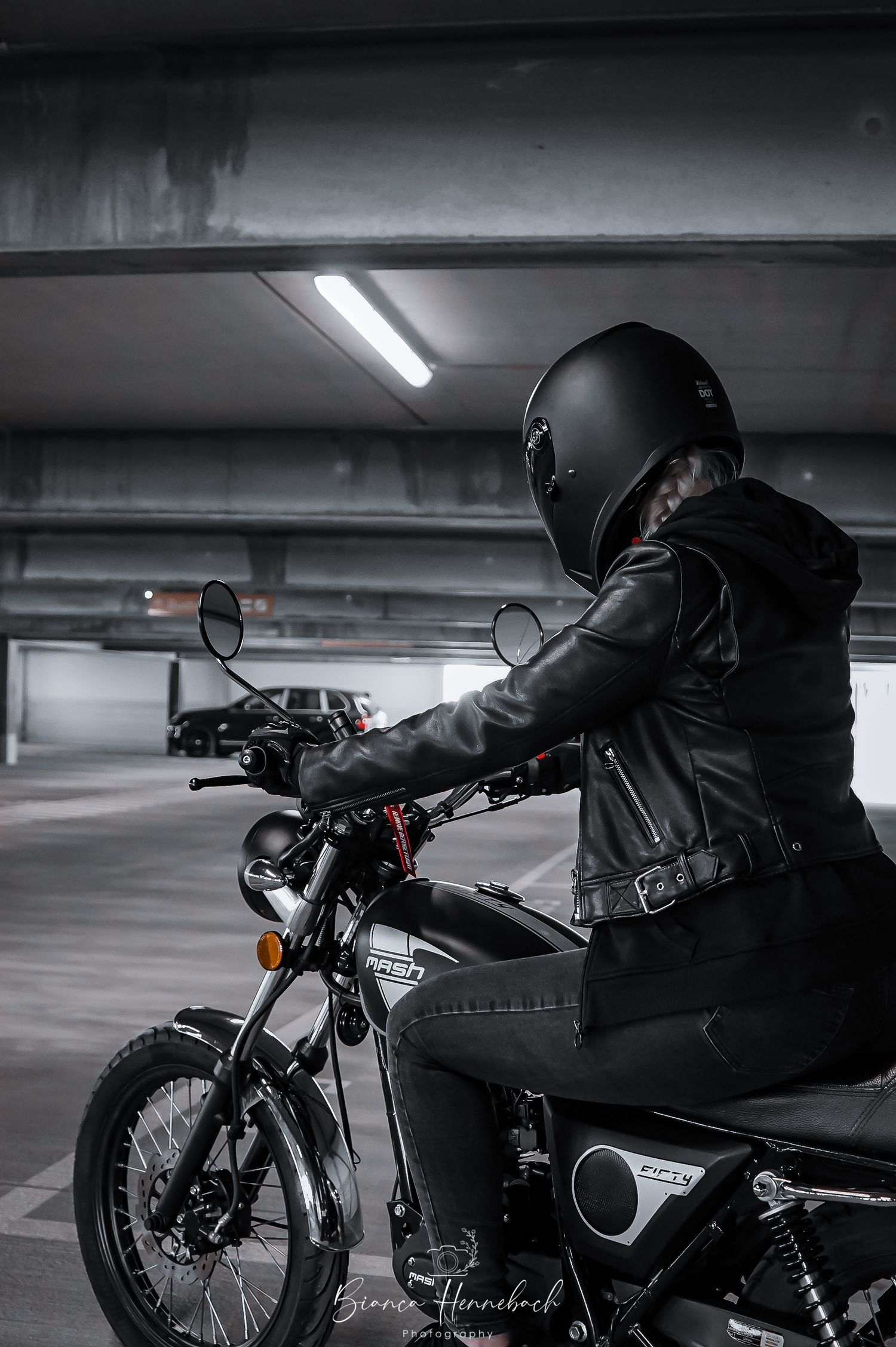 Sportbike Motorrad auf einer Landstraße in Stuttgart