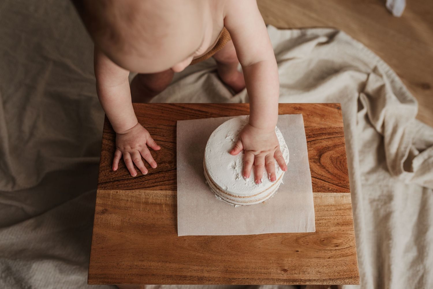 Smash-the-cake Milestone photography session in Edmonton, Alberta, capturing tiny details and family memories.