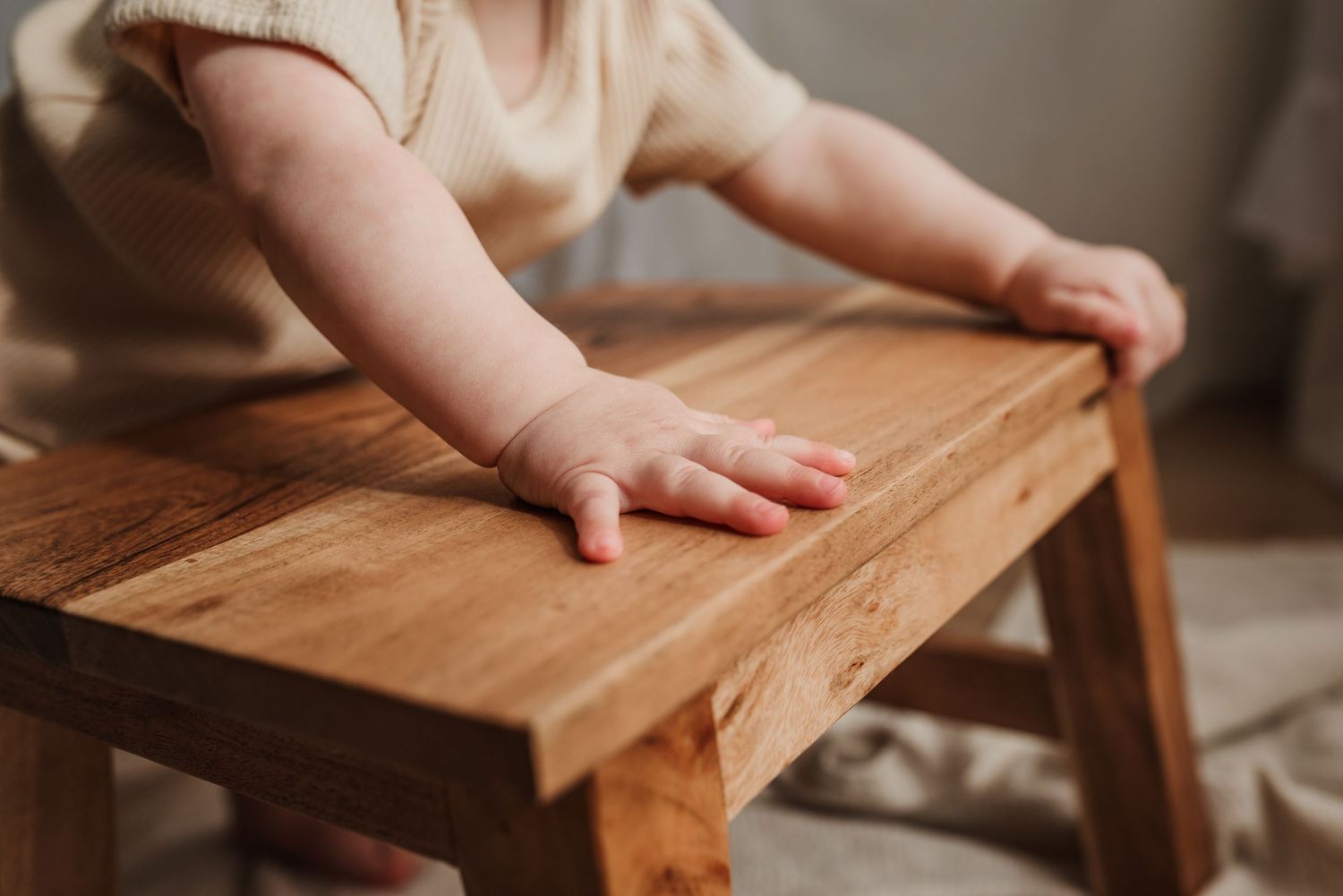 Smash-the-cake Milestone photography session in Edmonton, Alberta, capturing tiny details and family memories.