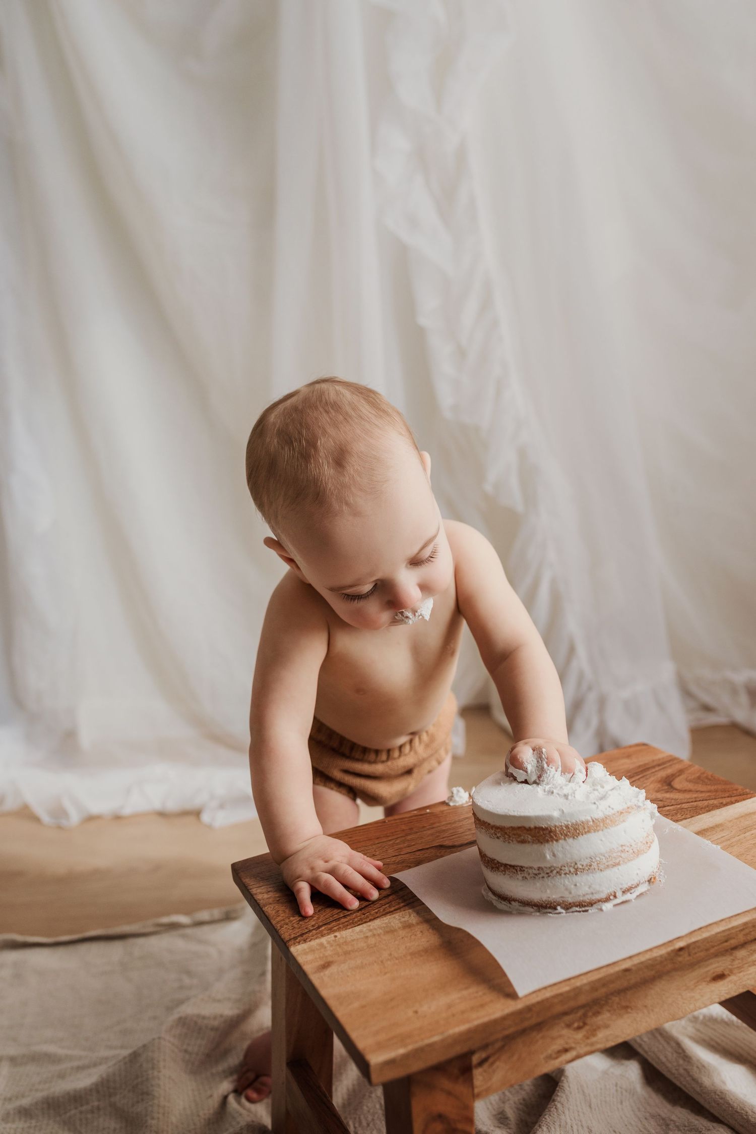 Smash-the-cake Milestone photography session in Edmonton, Alberta, capturing tiny details and family memories.