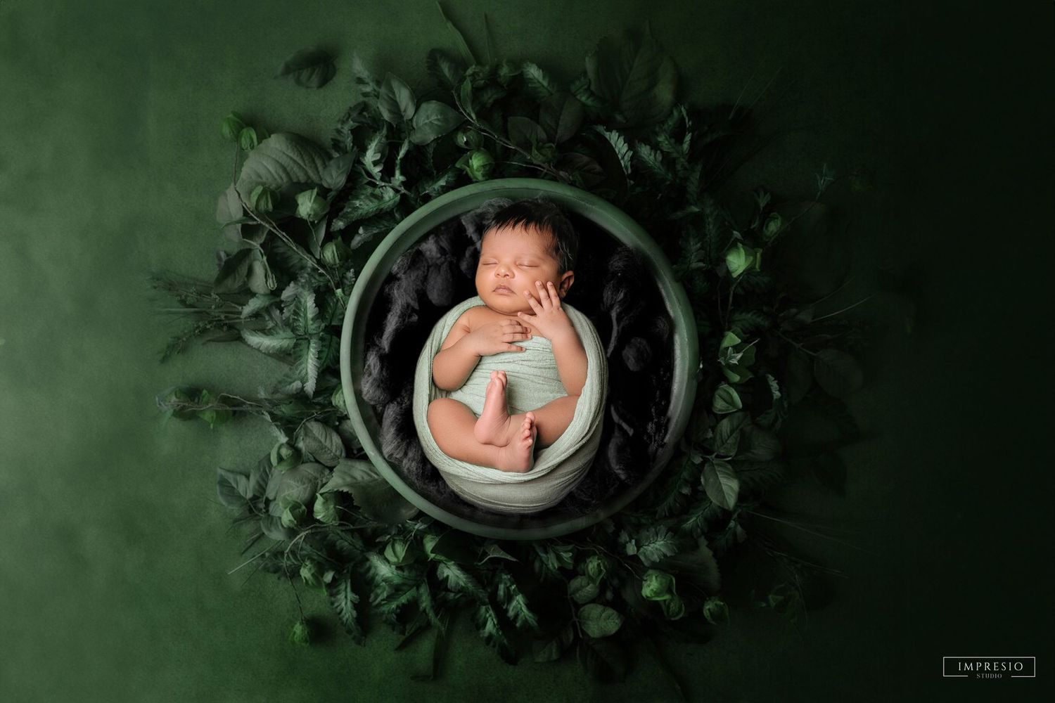 Classic new born baby photoshoot – Impresio Studio premium setup