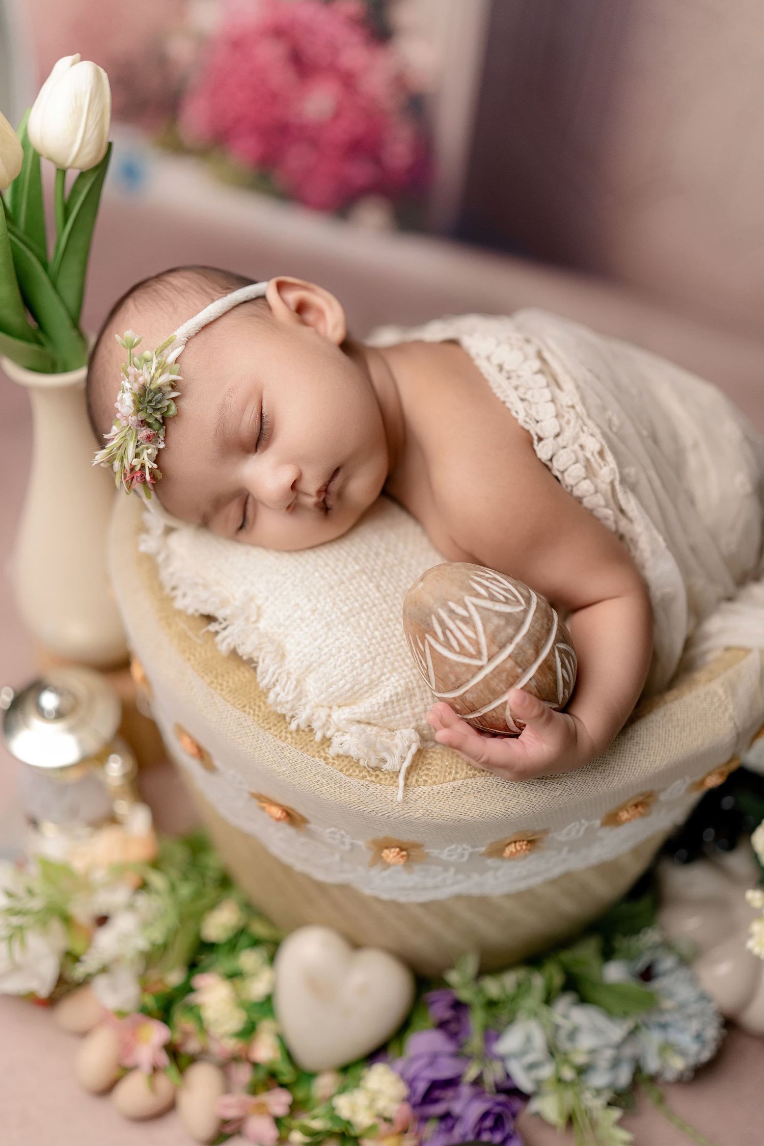 Artistic newborn photoshoot near me – Impresio Studio