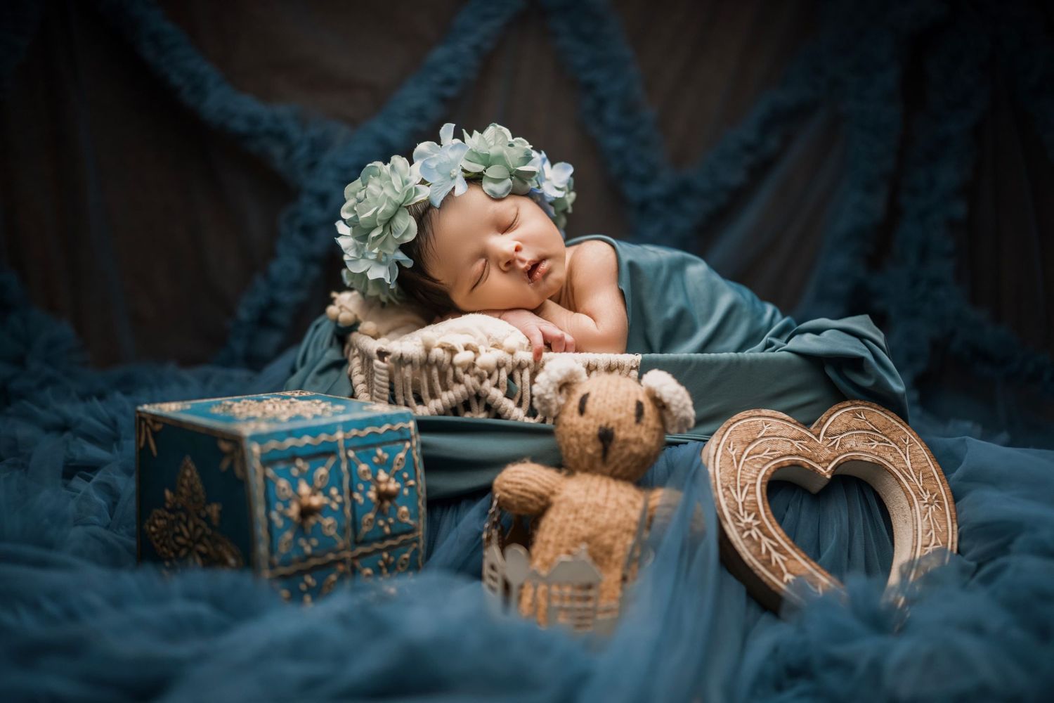 Baby boy first birthday shoot with crown and balloon decor – Impresio Studio
