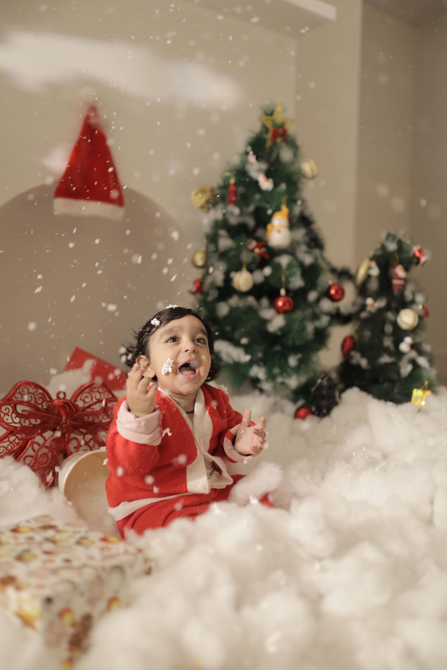 Pre birthday indoor shoot with balloons and lights – Impresio Studio