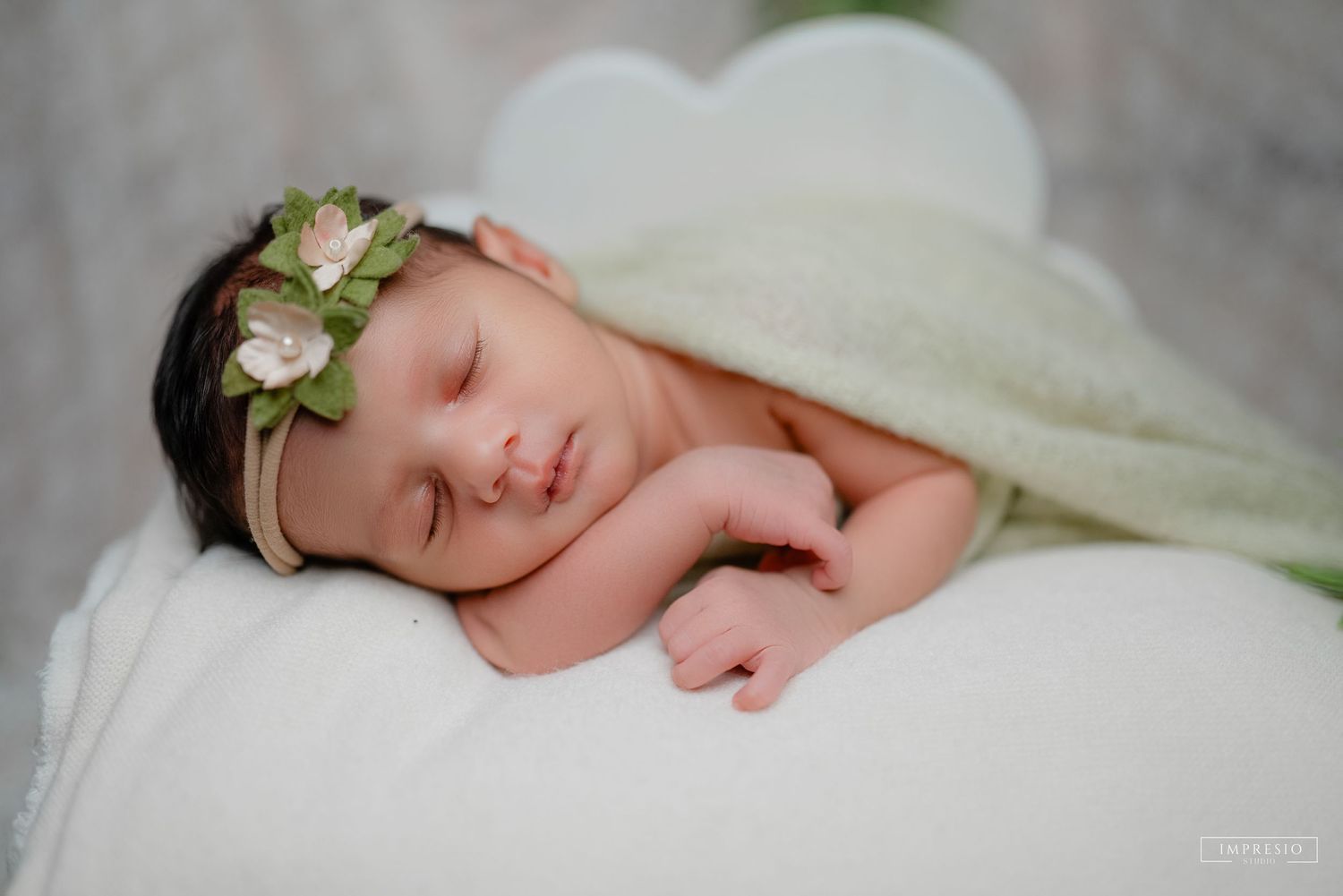 Baby in knitted bonnet for adorable newborn shoot – Impresio Studio