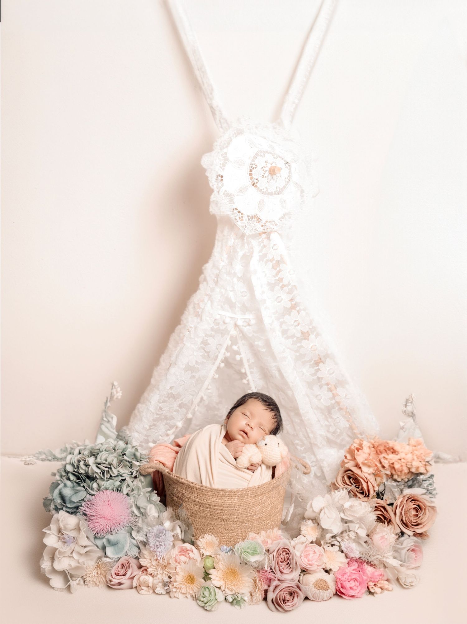 Cozy newborn baby shoot setup – Impresio Studio creativity