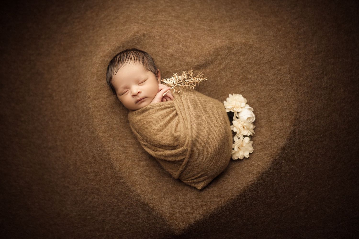 Wrapped newborn baby shoot in basket – Impresio Studio