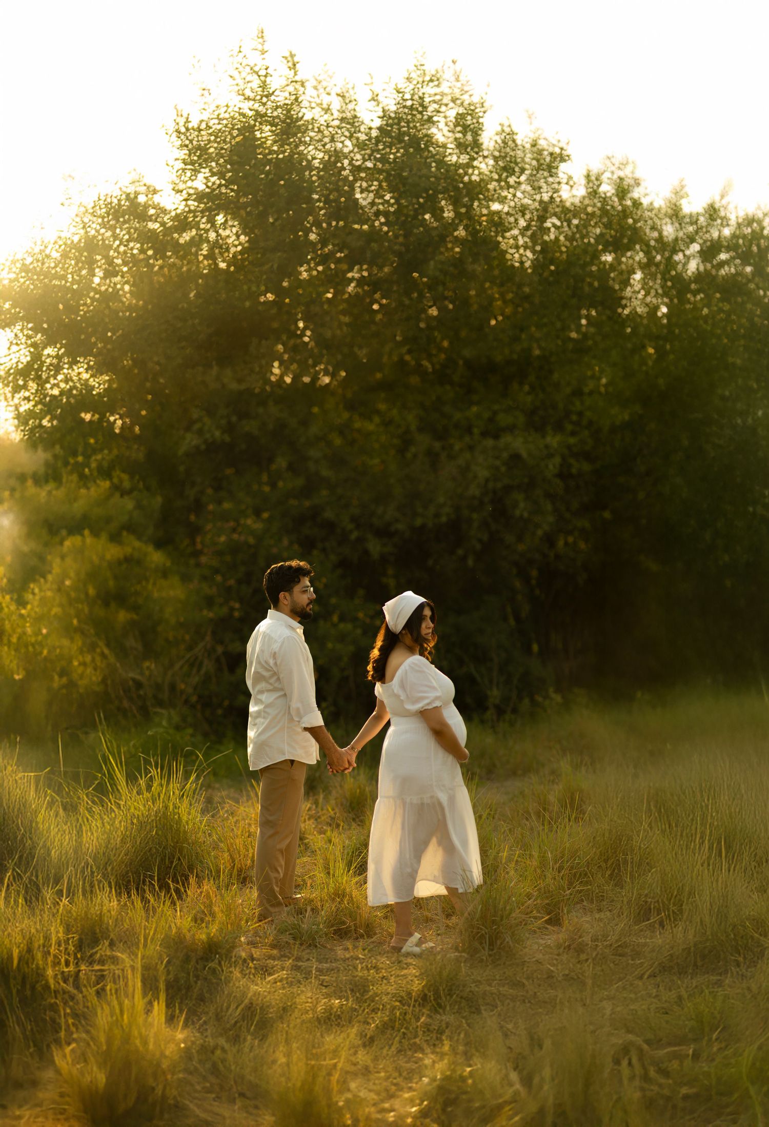 Pregnancy shoot at farmhouse – Impresio Studio