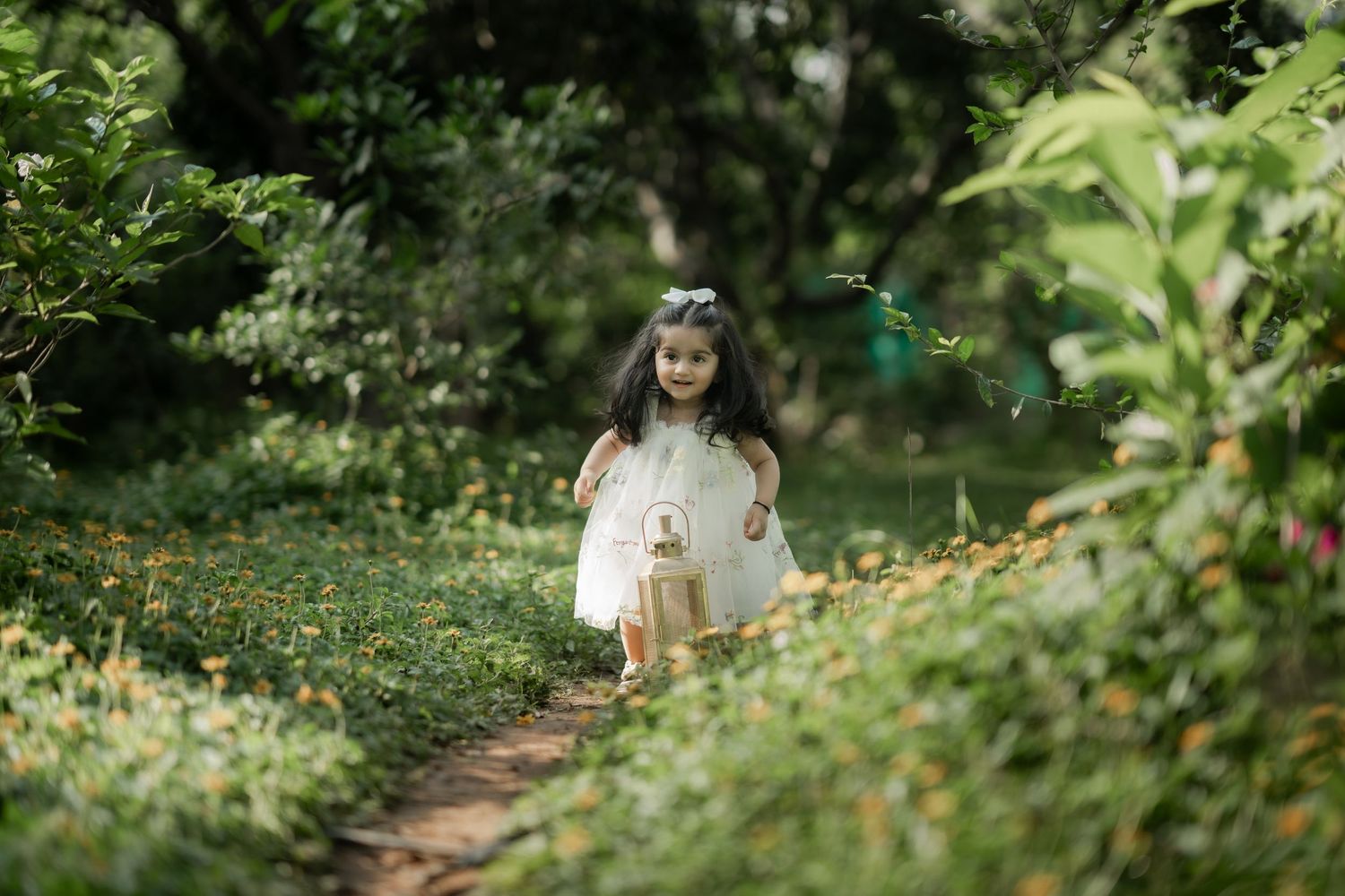 Birthday photographer near me capturing cake smash and candid – Impresio Studio