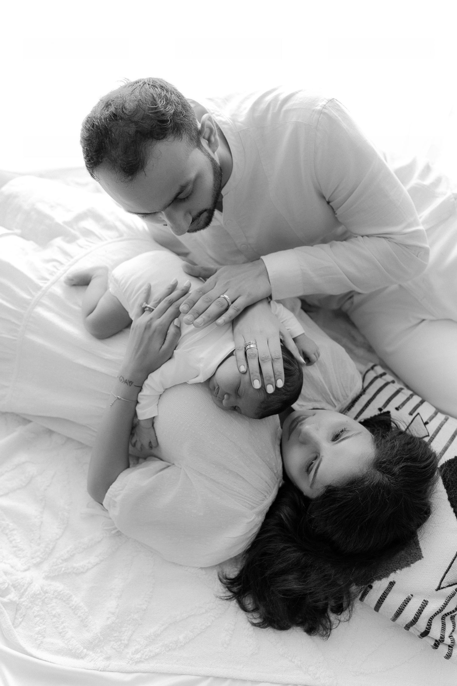 Sunset family photoshoot with warm tones – Impresio Studio