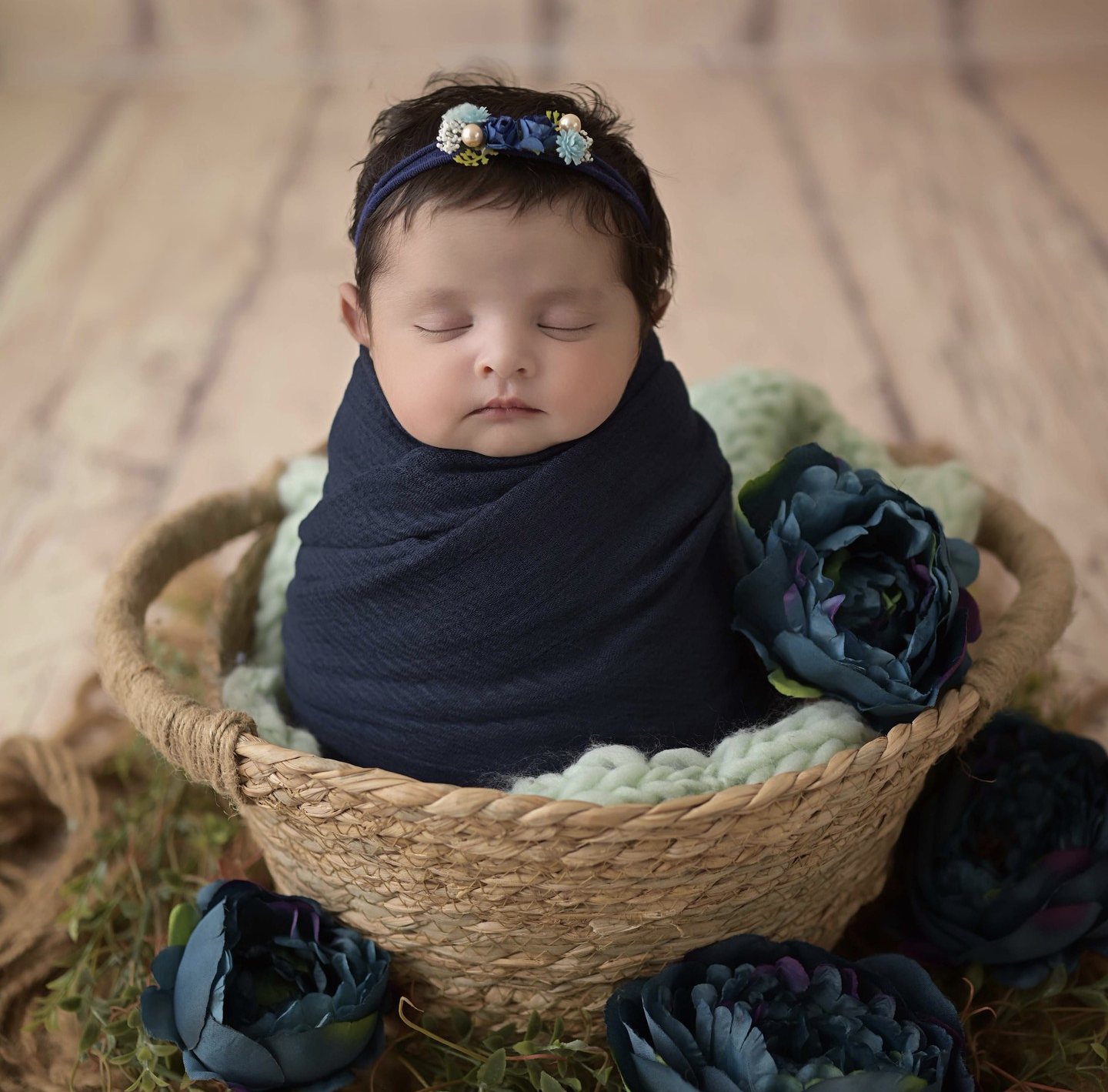 Classic new born baby photoshoot – Impresio Studio premium setup