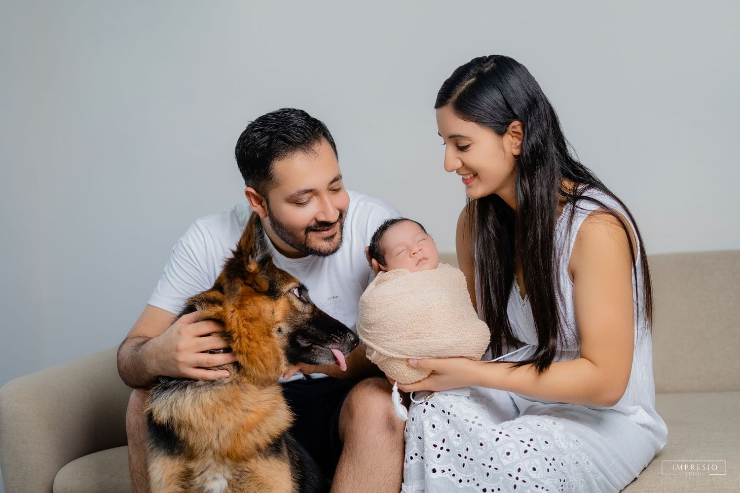 Minimal newborn baby shoot with soft white theme – Impresio Studio
