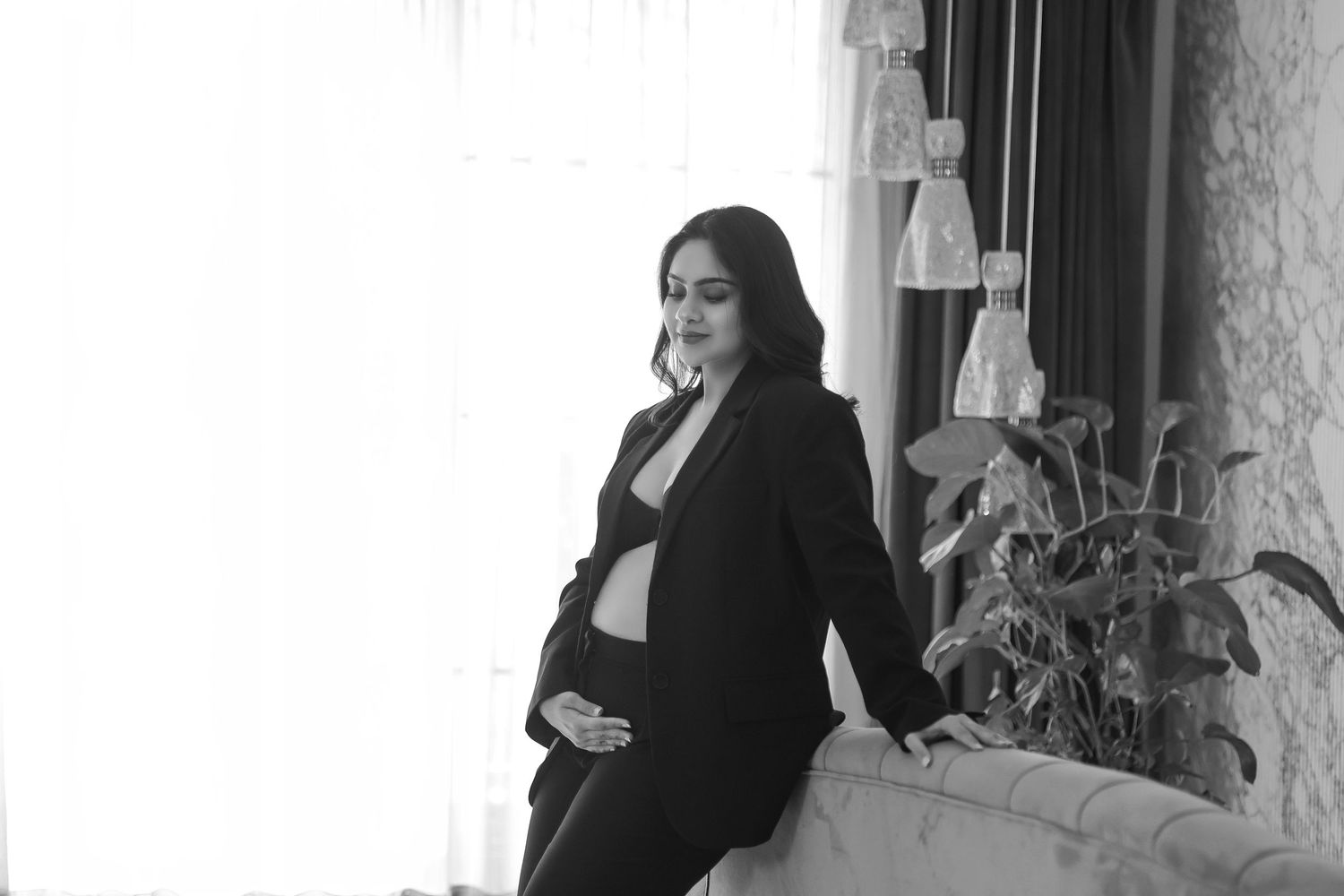 Premium maternity photoshoot – Impresio Studio