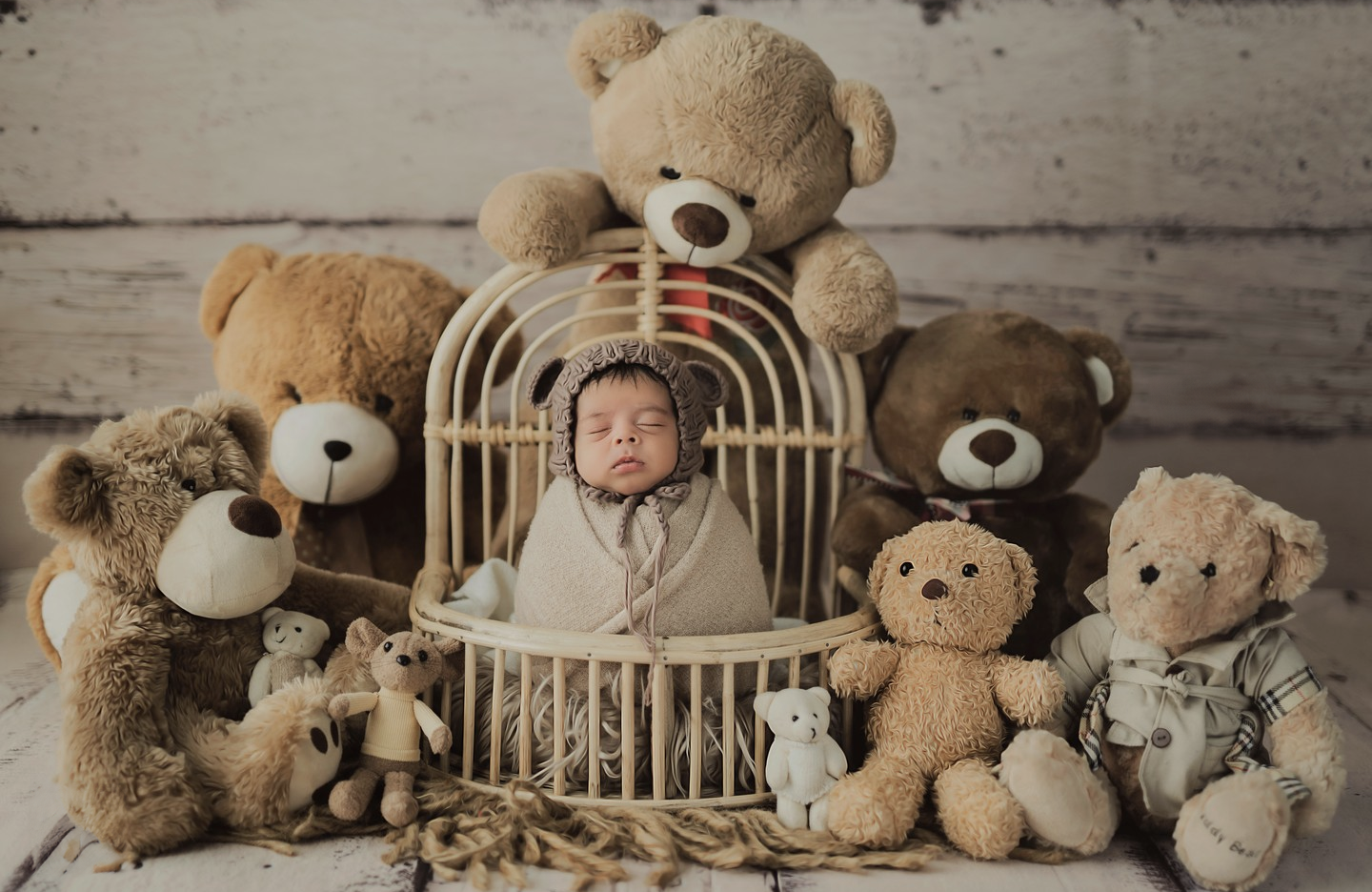 Emotional newborn baby photoshoot with parents – Impresio Studio