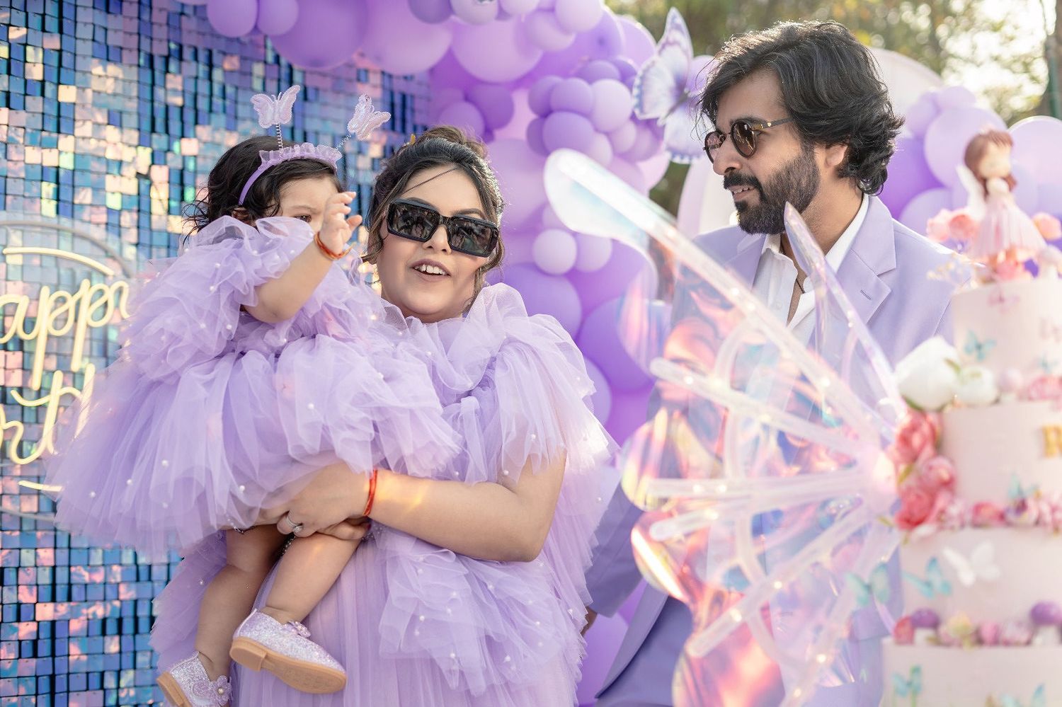 Birthday shoot with balloon arch and cake table – Impresio Studio