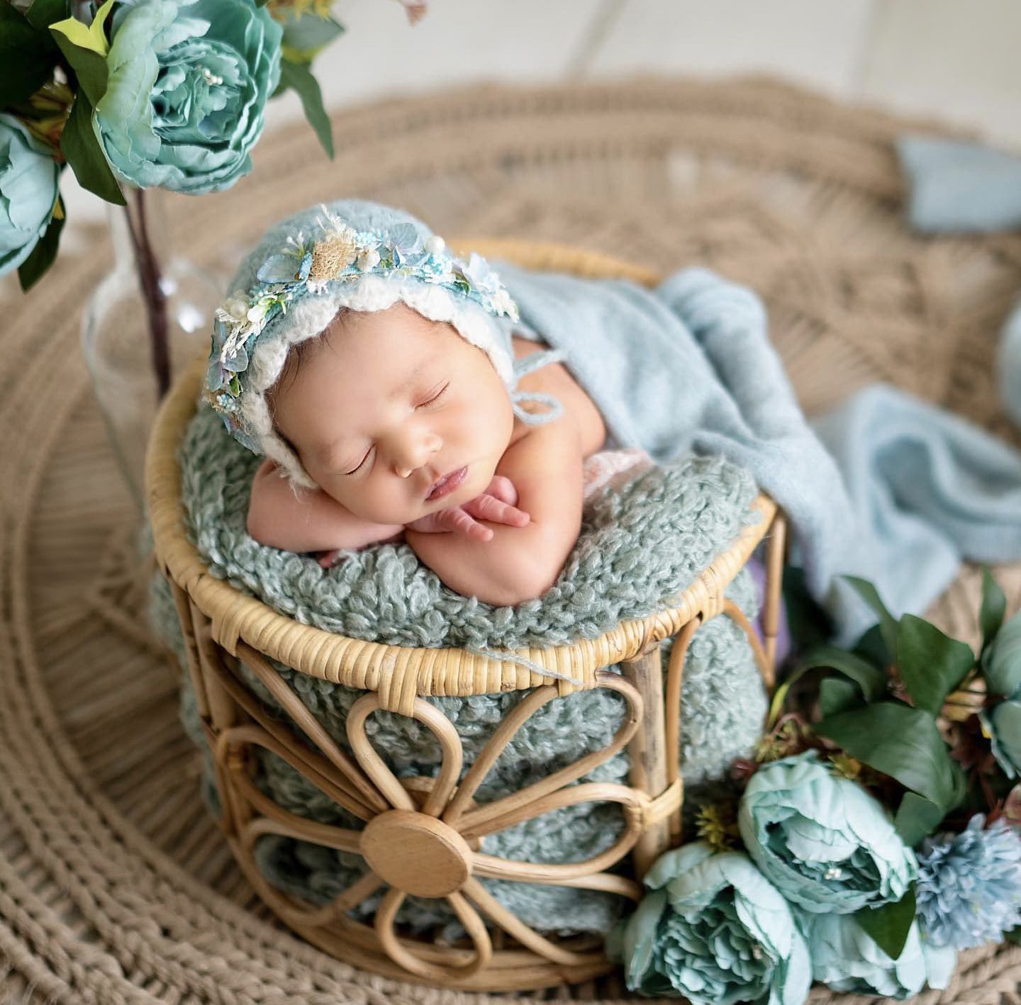 Candid newborn baby photography with natural expressions – Impresio Studio