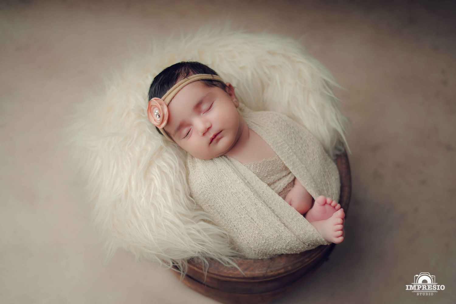 Indoor newborn baby shoot with pastel backdrops – Impresio Studio