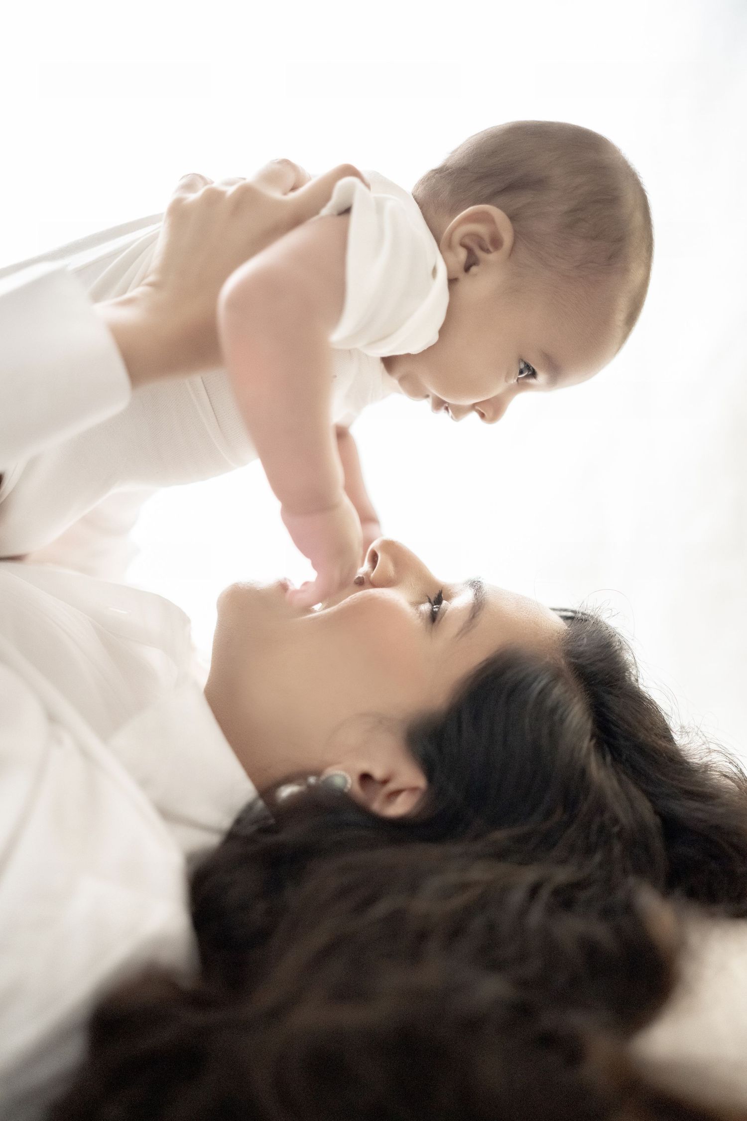Indoor newborn baby shoot with pastel backdrops – Impresio Studio