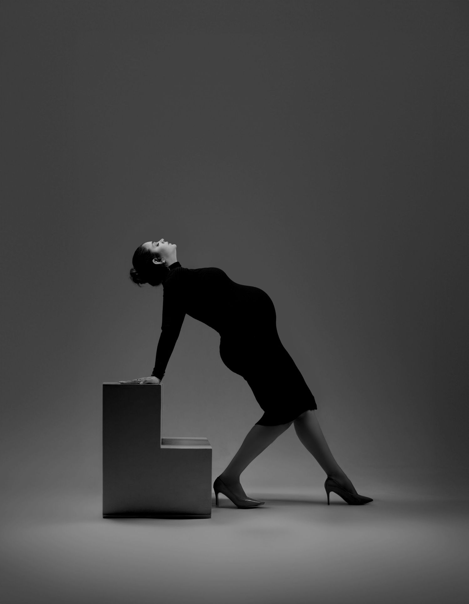 Pregnancy shoot with partner – Impresio Studio