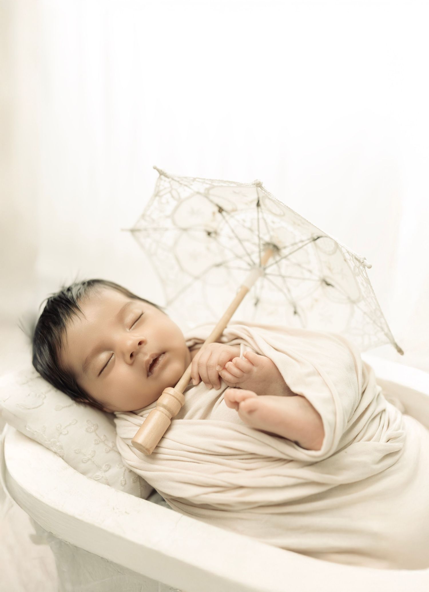 Premium newborn baby shoot package near me – Impresio Studio