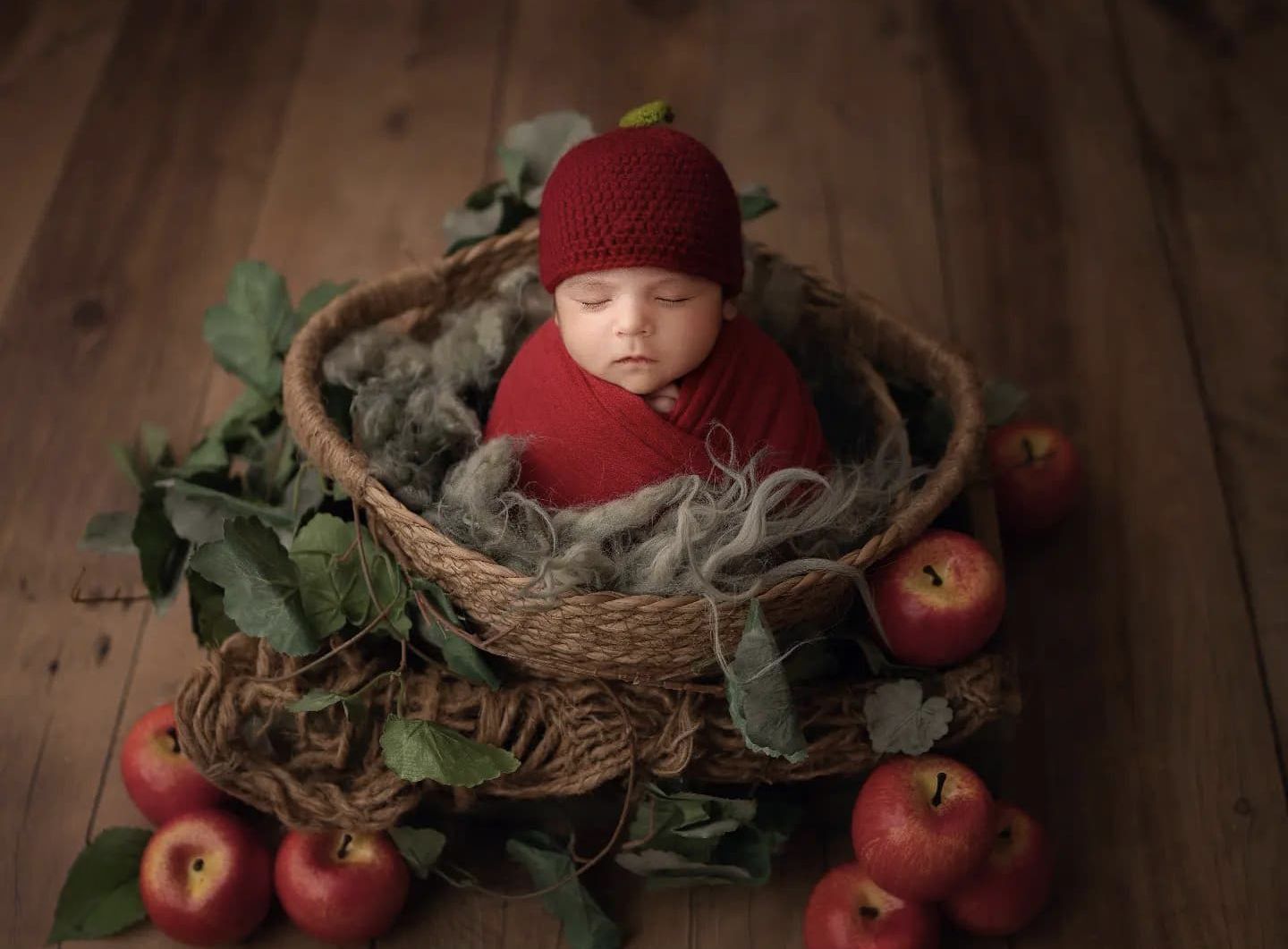 Best newborn photoshoot with swaddle props – Impresio Studio