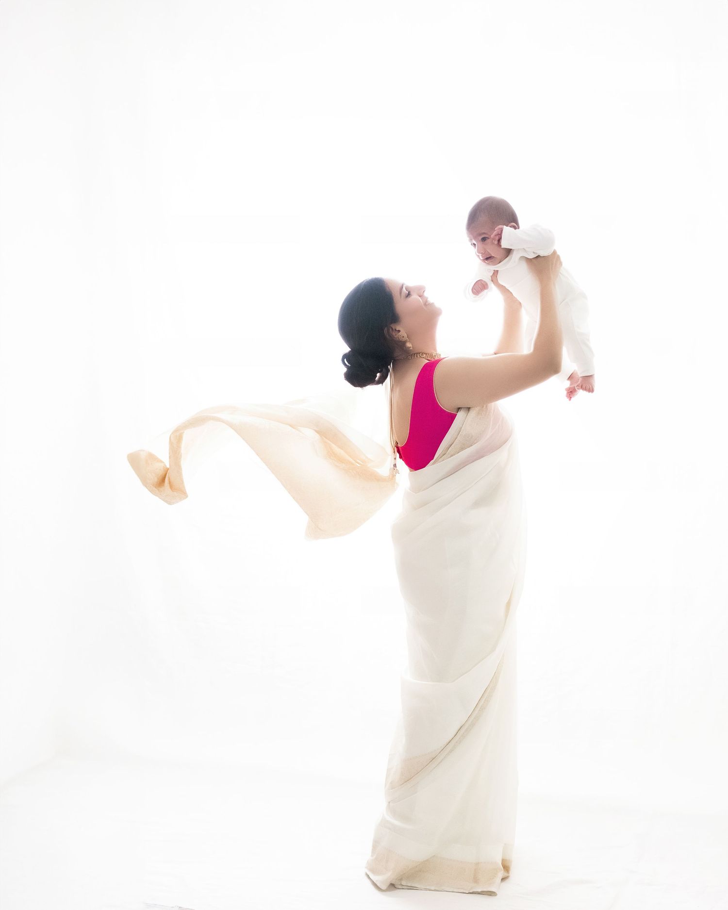Minimal newborn baby photoshoot with pure white backdrop – Impresio Studio