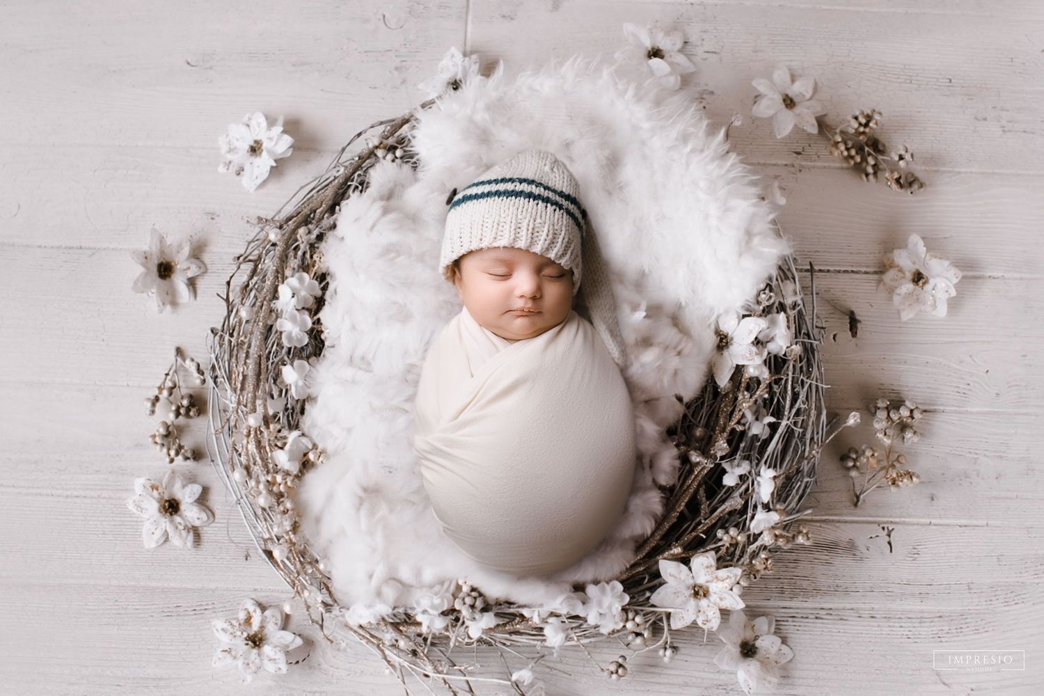 New born photoshoot in a natural light setting – Impresio Studio