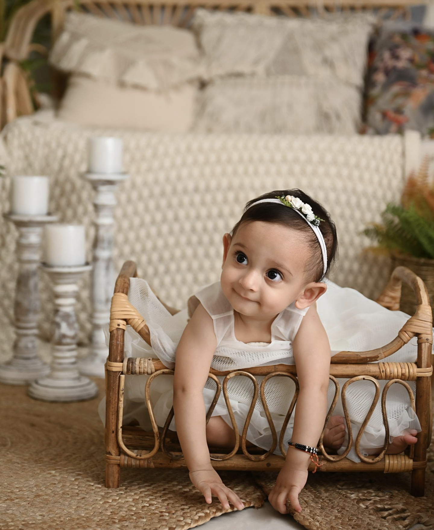 Newborn baby photoshoot in soft blankets – Impresio Studio