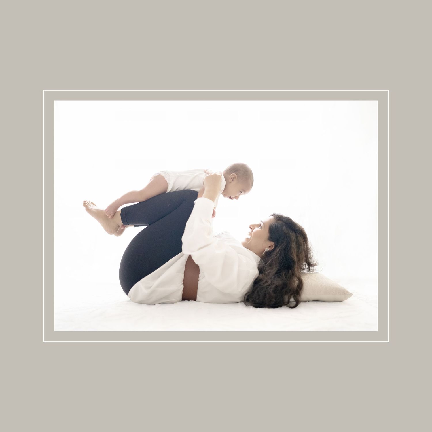 Creative newborn baby shoot – Impresio Studio expert styling