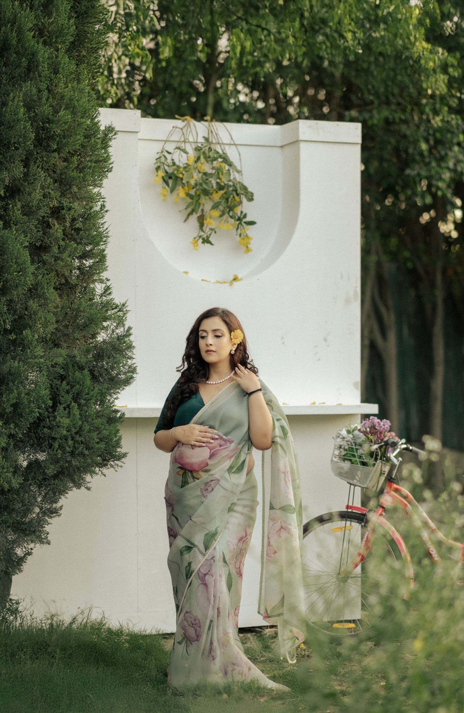 Flowy maternity photoshoot gown with chiffon fabric – Impresio Studio