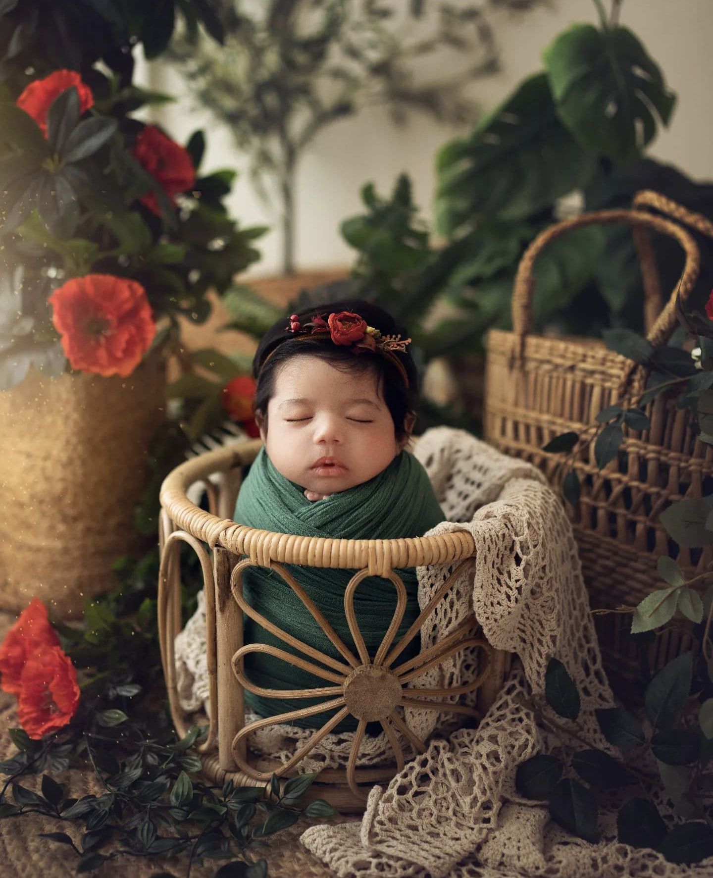 Lifestyle newborn baby photography with parents – Impresio Studio
