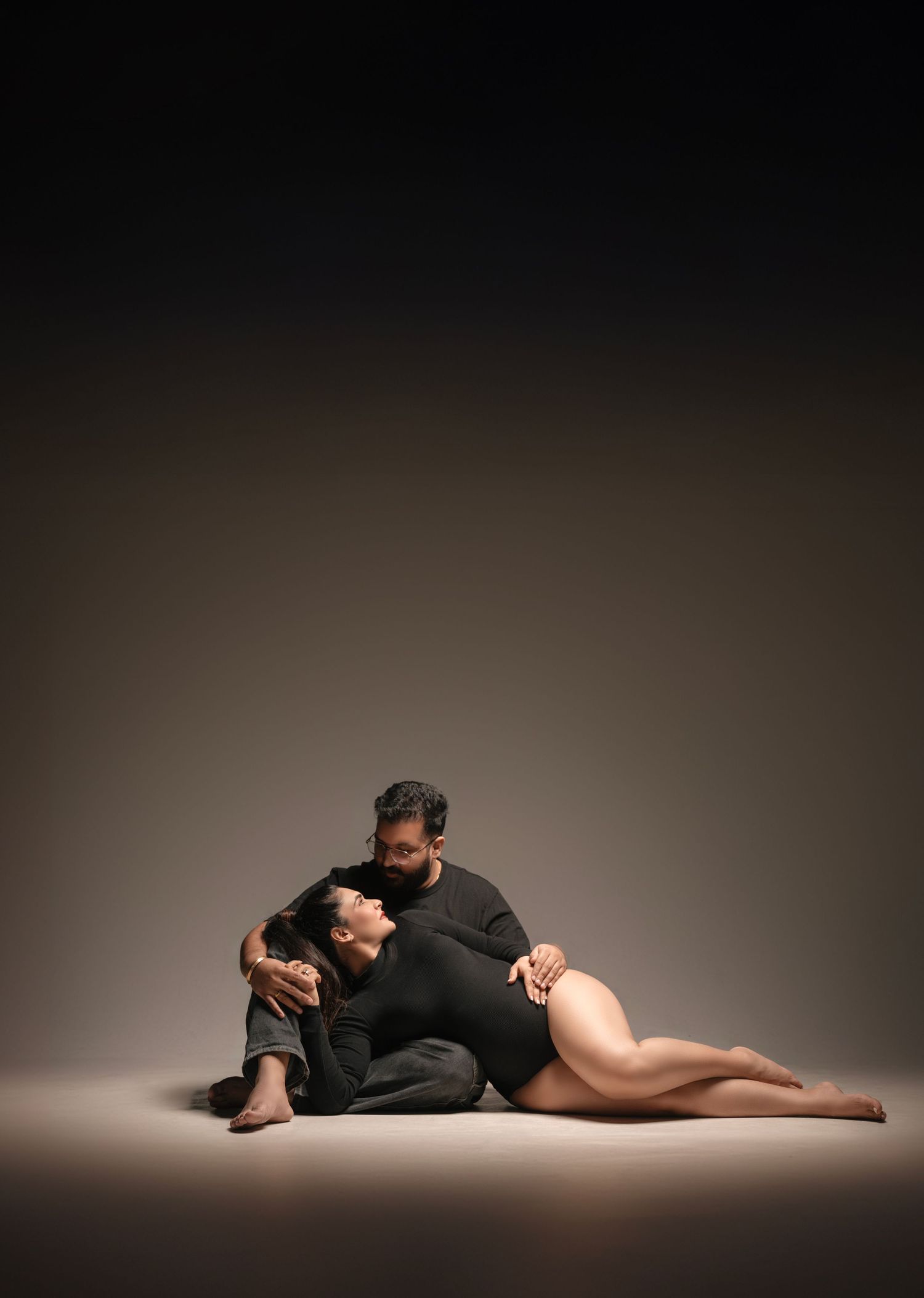 Maternity shoot in studio setup by Impresio Studio