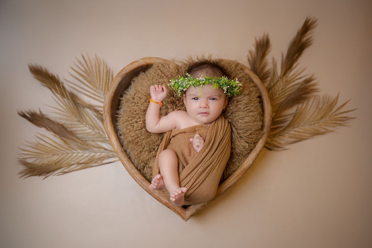 Classic newborn photoshoot with props – Impresio Studio