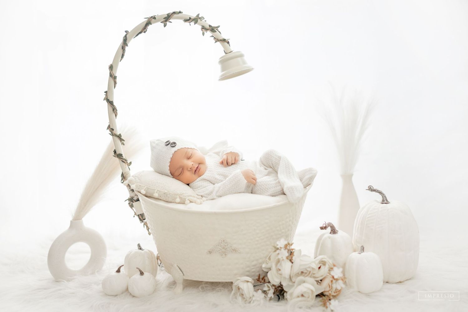 Adorable new born photoshoot – Impresio Studio newborn collection