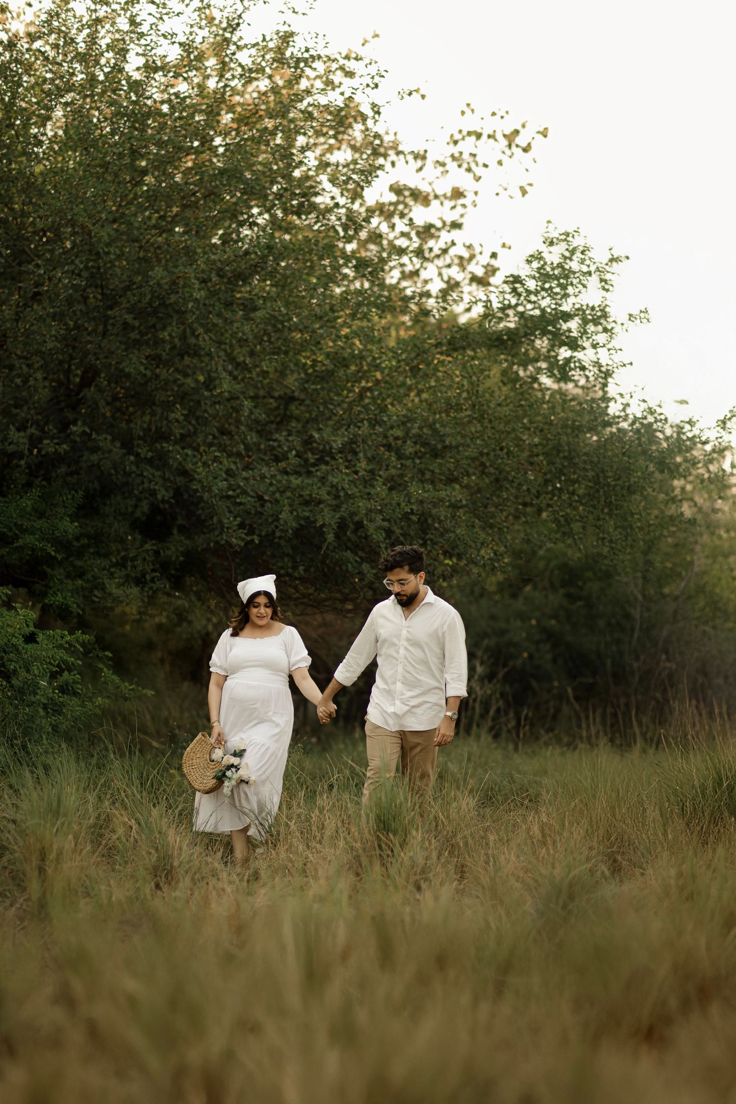 Premium maternity shoot in flowing gown – Impresio Studio storytelling style